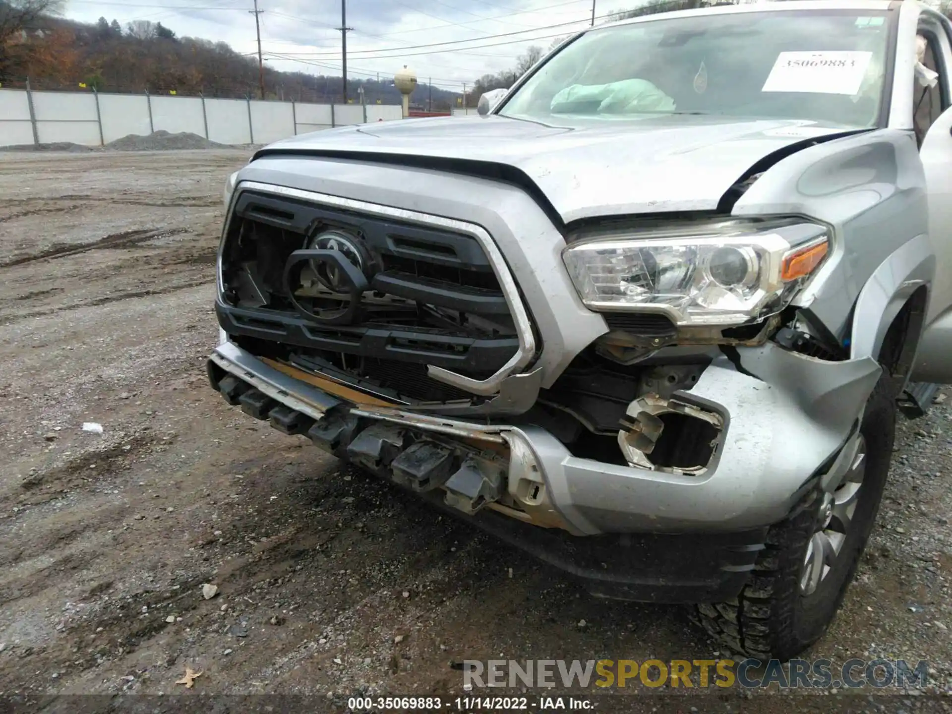 6 Photograph of a damaged car 5TFCZ5AN2KX171806 TOYOTA TACOMA 4WD 2019