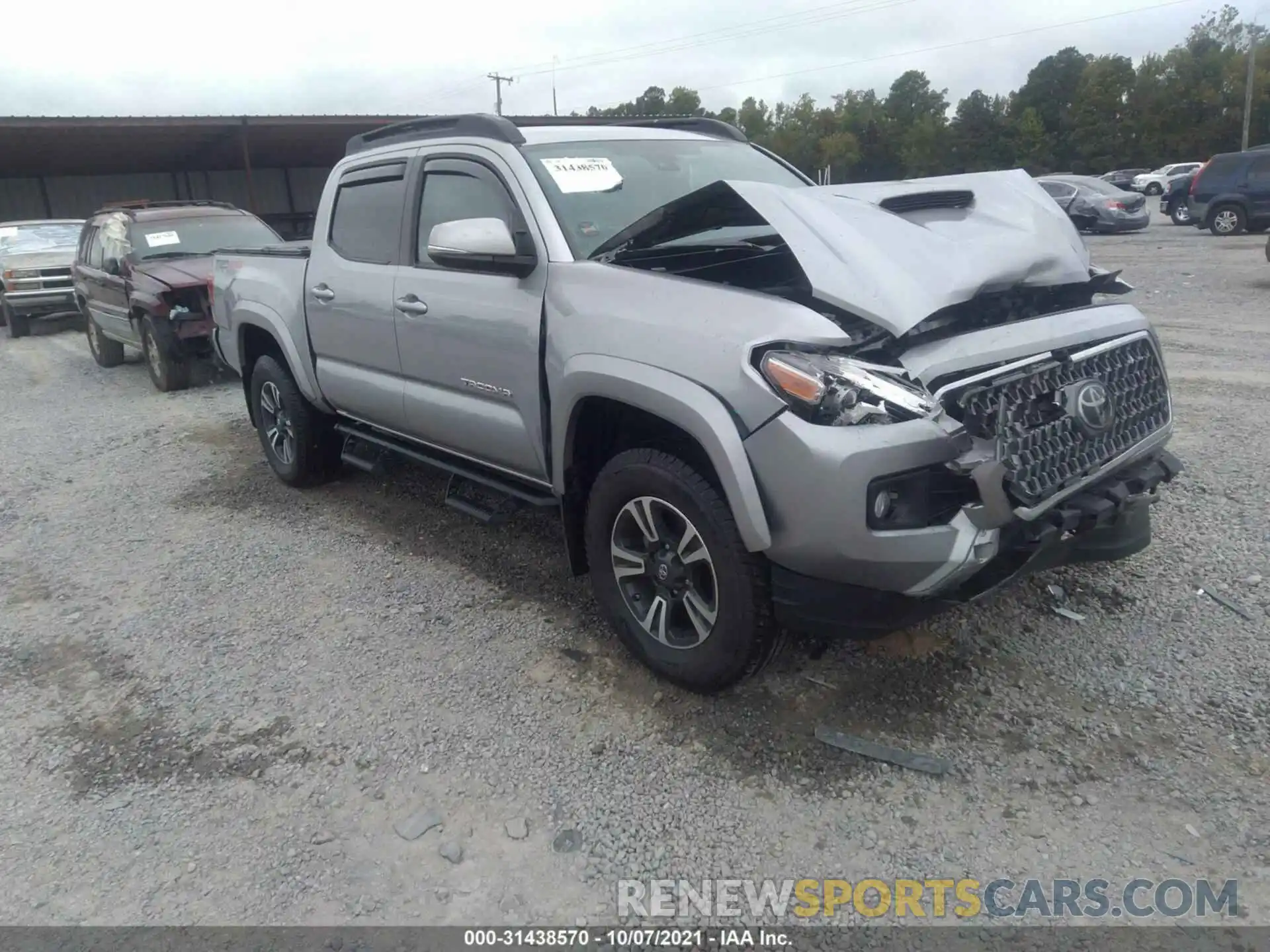 1 Photograph of a damaged car 5TFCZ5AN2KX208112 TOYOTA TACOMA 4WD 2019