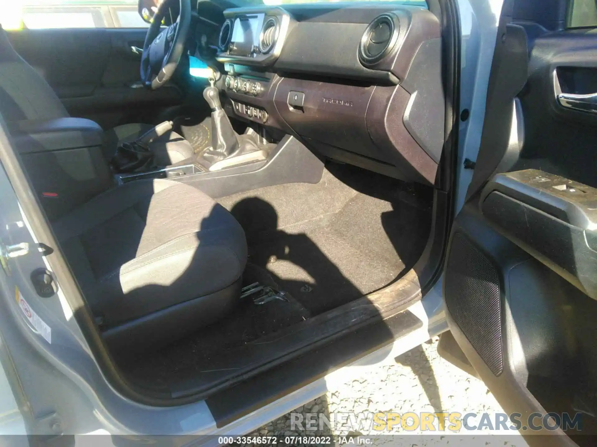 5 Photograph of a damaged car 5TFCZ5AN4KX182130 TOYOTA TACOMA 4WD 2019