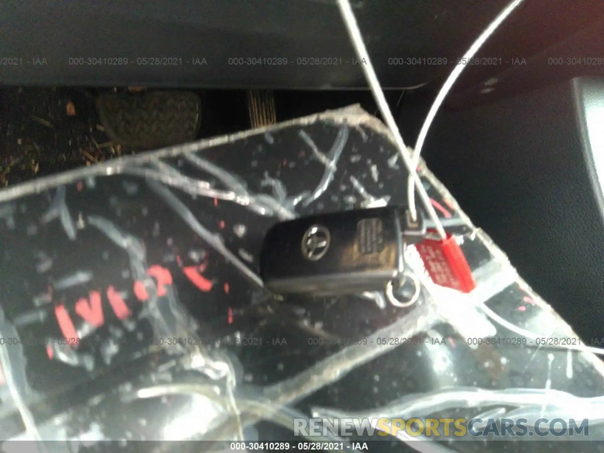 11 Photograph of a damaged car 5TFCZ5AN4KX197114 TOYOTA TACOMA 4WD 2019