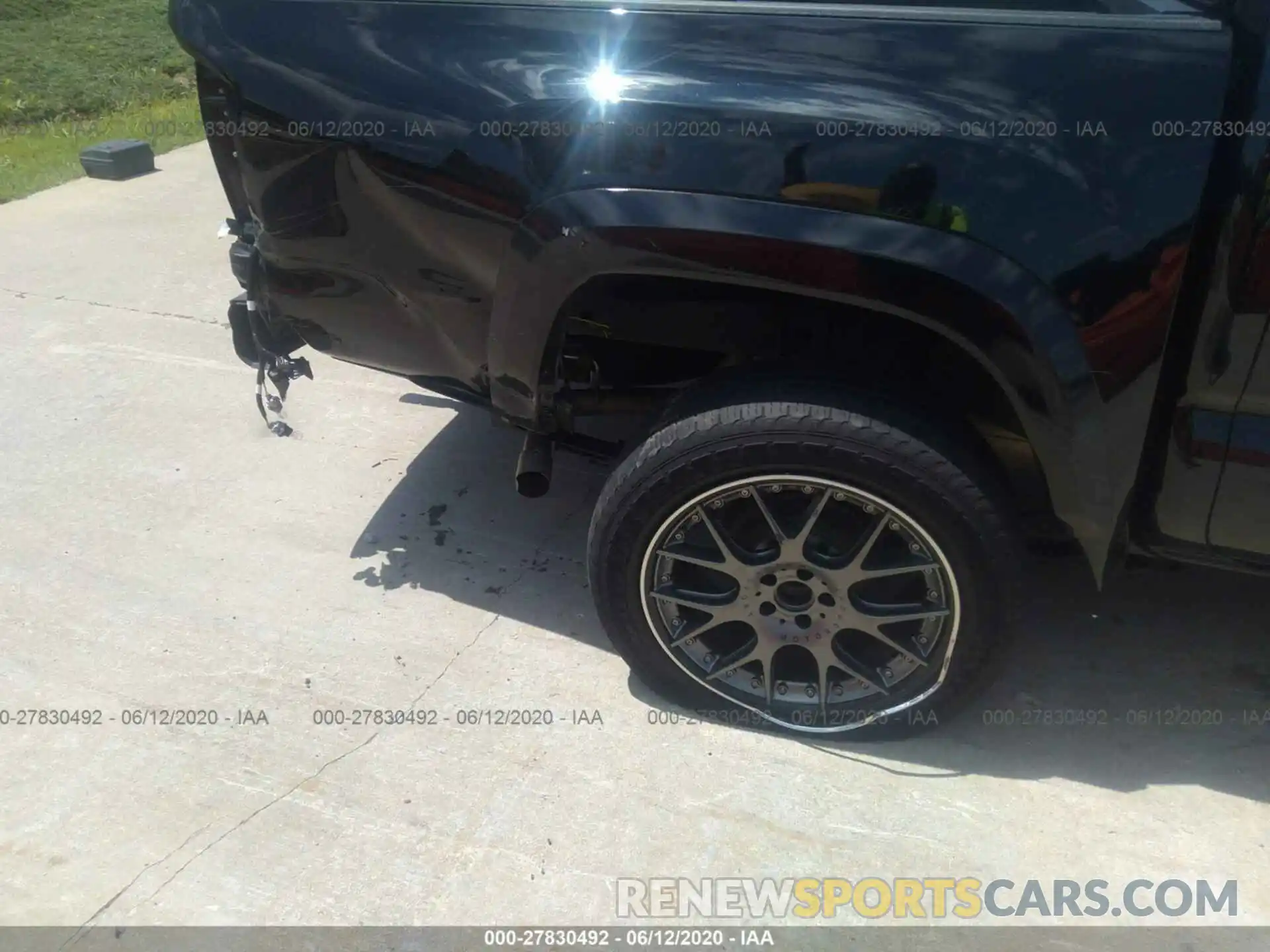 6 Photograph of a damaged car 5TFCZ5AN4KX202716 TOYOTA TACOMA 4WD 2019