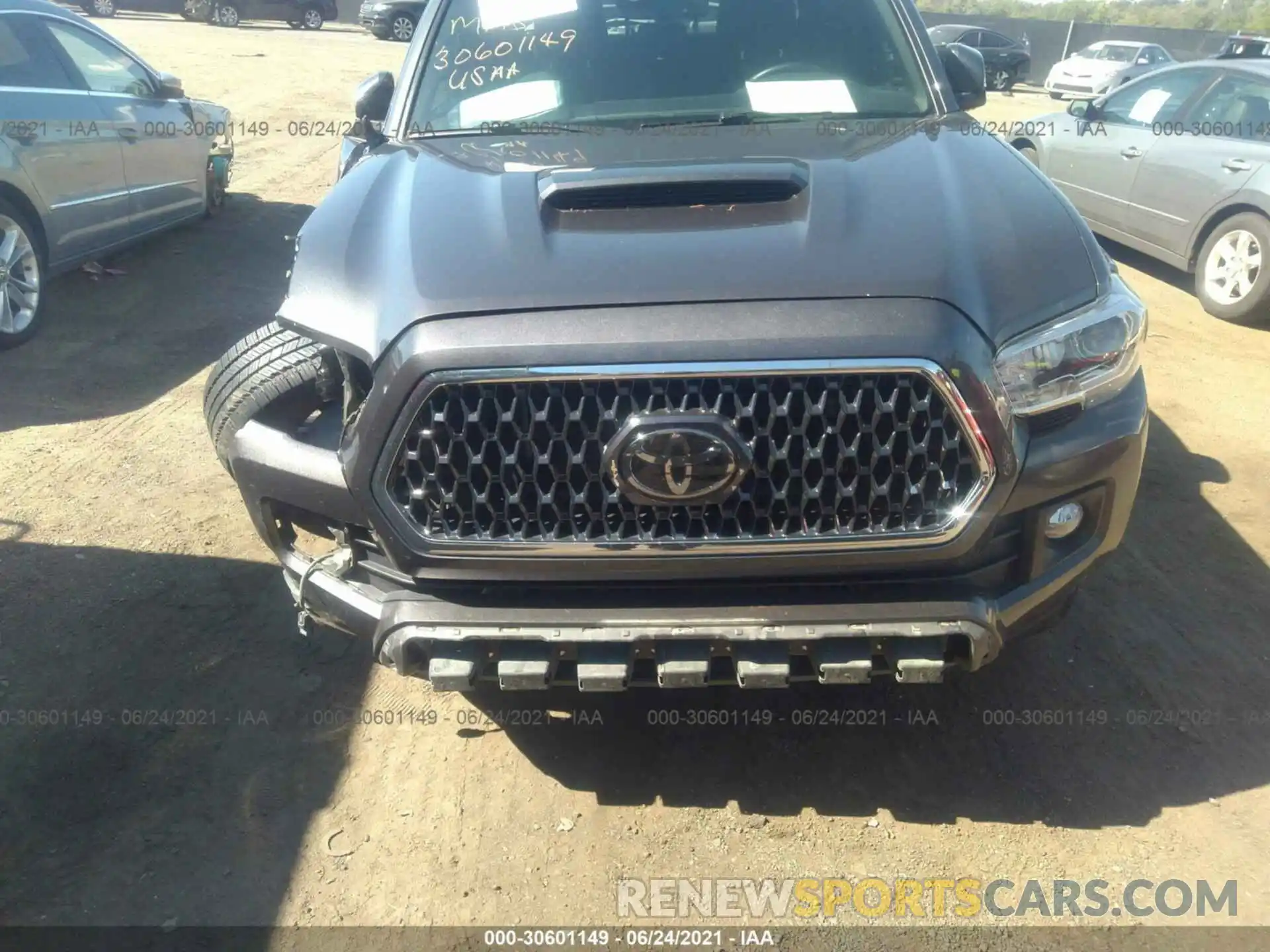 10 Photograph of a damaged car 5TFCZ5AN5KX179723 TOYOTA TACOMA 4WD 2019