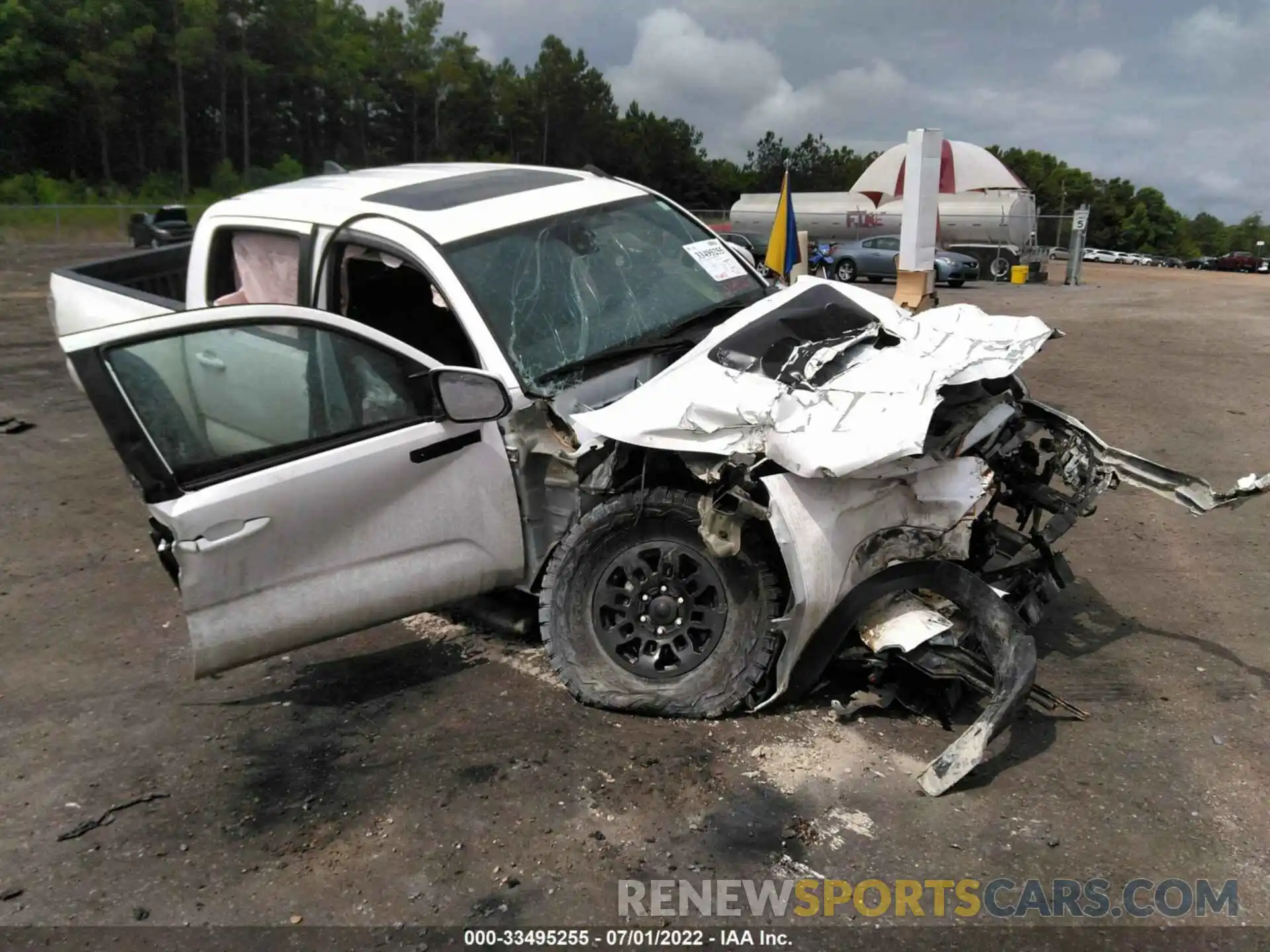 1 Photograph of a damaged car 5TFCZ5AN5KX181648 TOYOTA TACOMA 4WD 2019