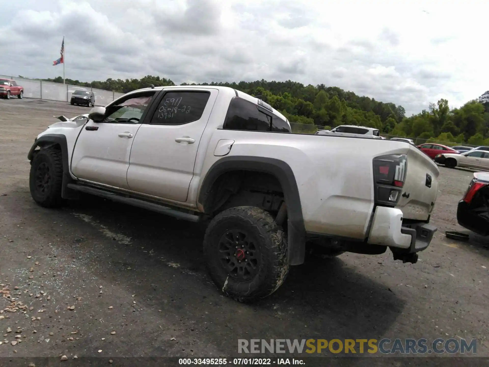 3 Photograph of a damaged car 5TFCZ5AN5KX181648 TOYOTA TACOMA 4WD 2019