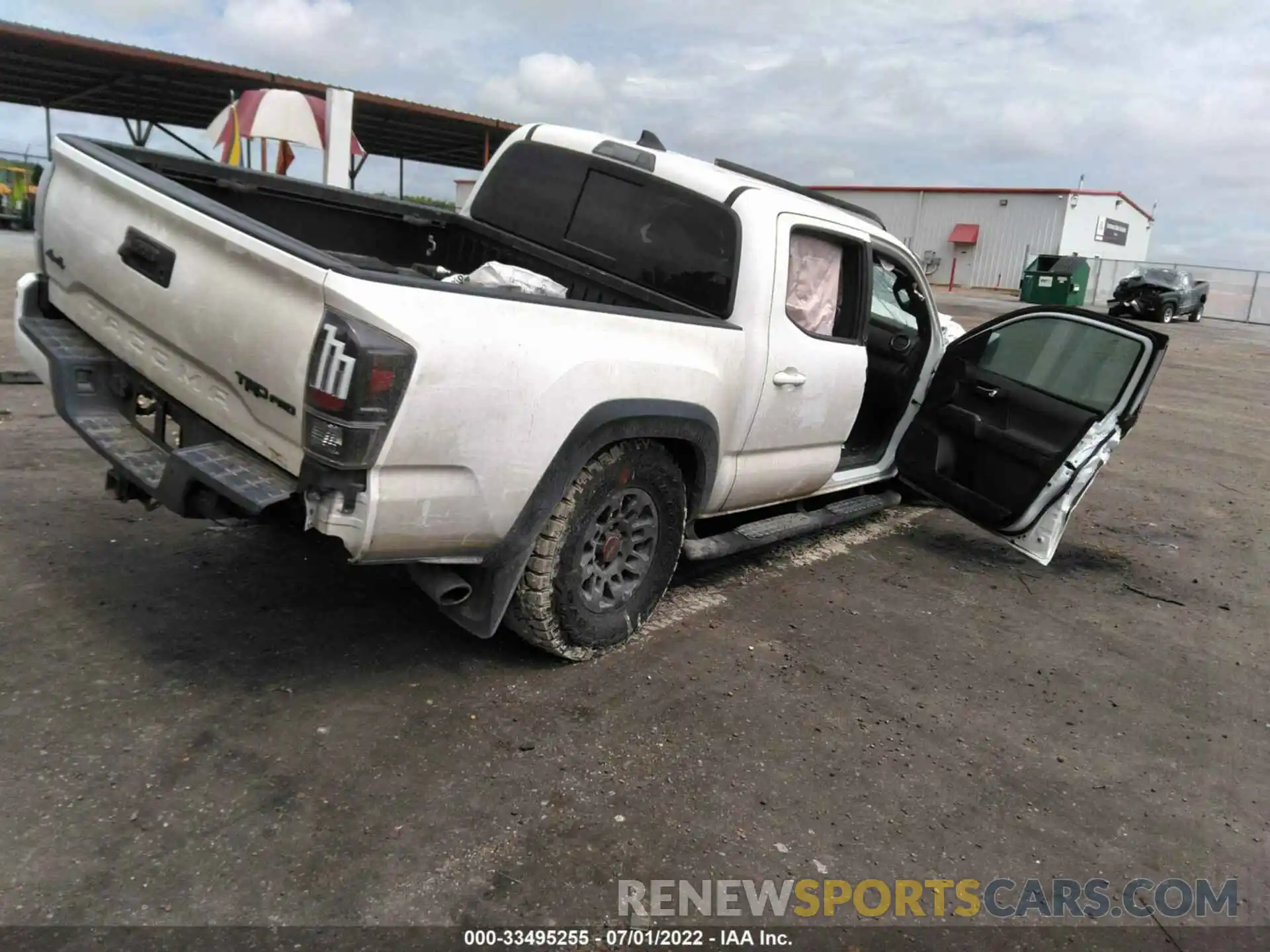 4 Photograph of a damaged car 5TFCZ5AN5KX181648 TOYOTA TACOMA 4WD 2019