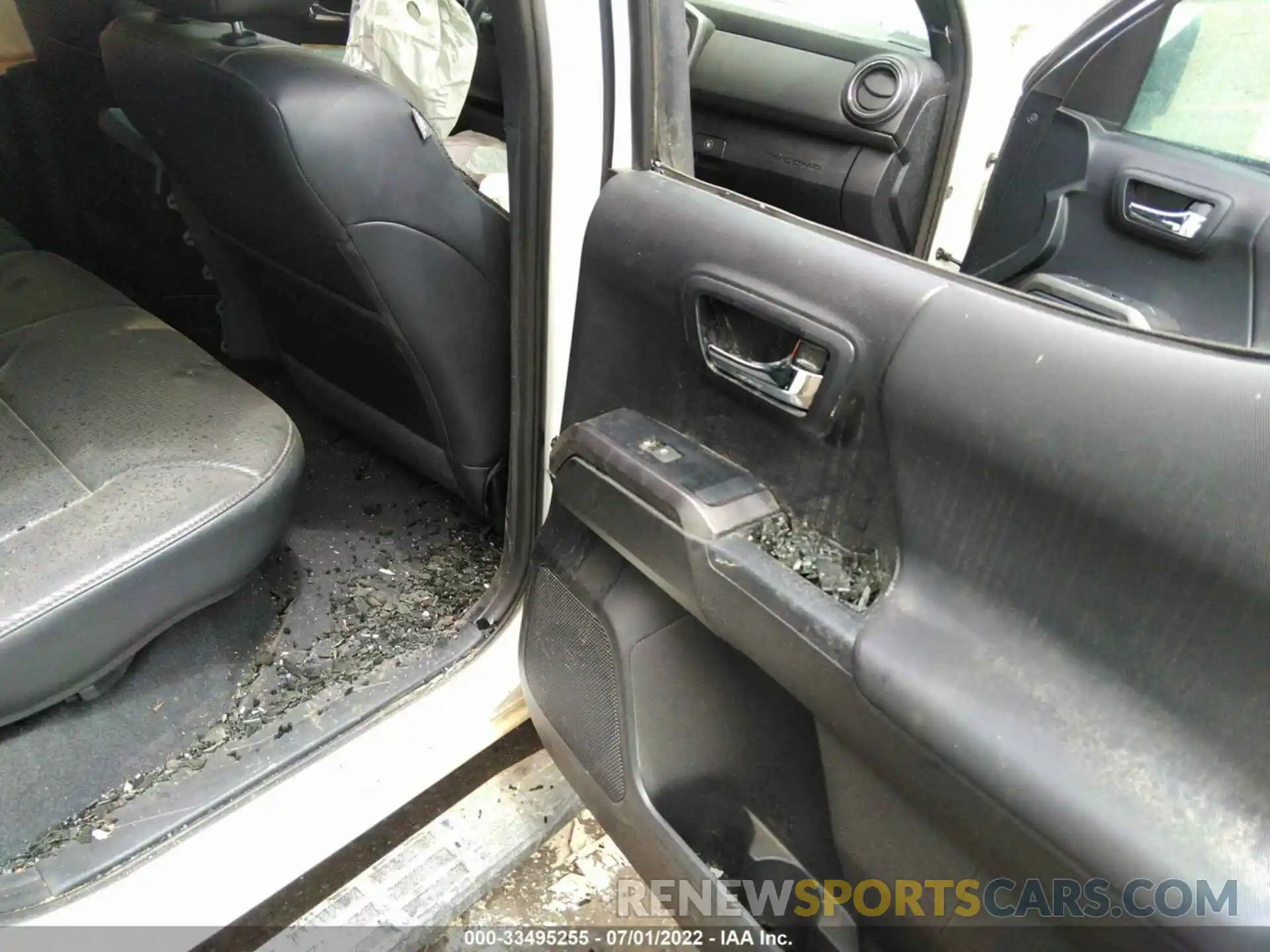 8 Photograph of a damaged car 5TFCZ5AN5KX181648 TOYOTA TACOMA 4WD 2019