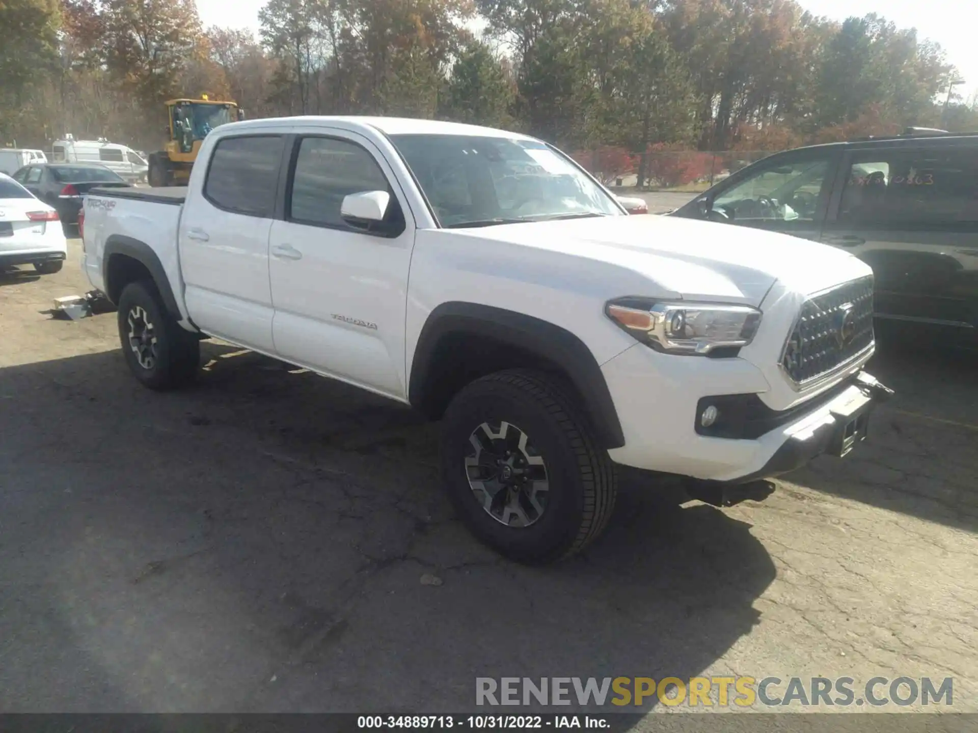 1 Photograph of a damaged car 5TFCZ5AN6KX177947 TOYOTA TACOMA 4WD 2019