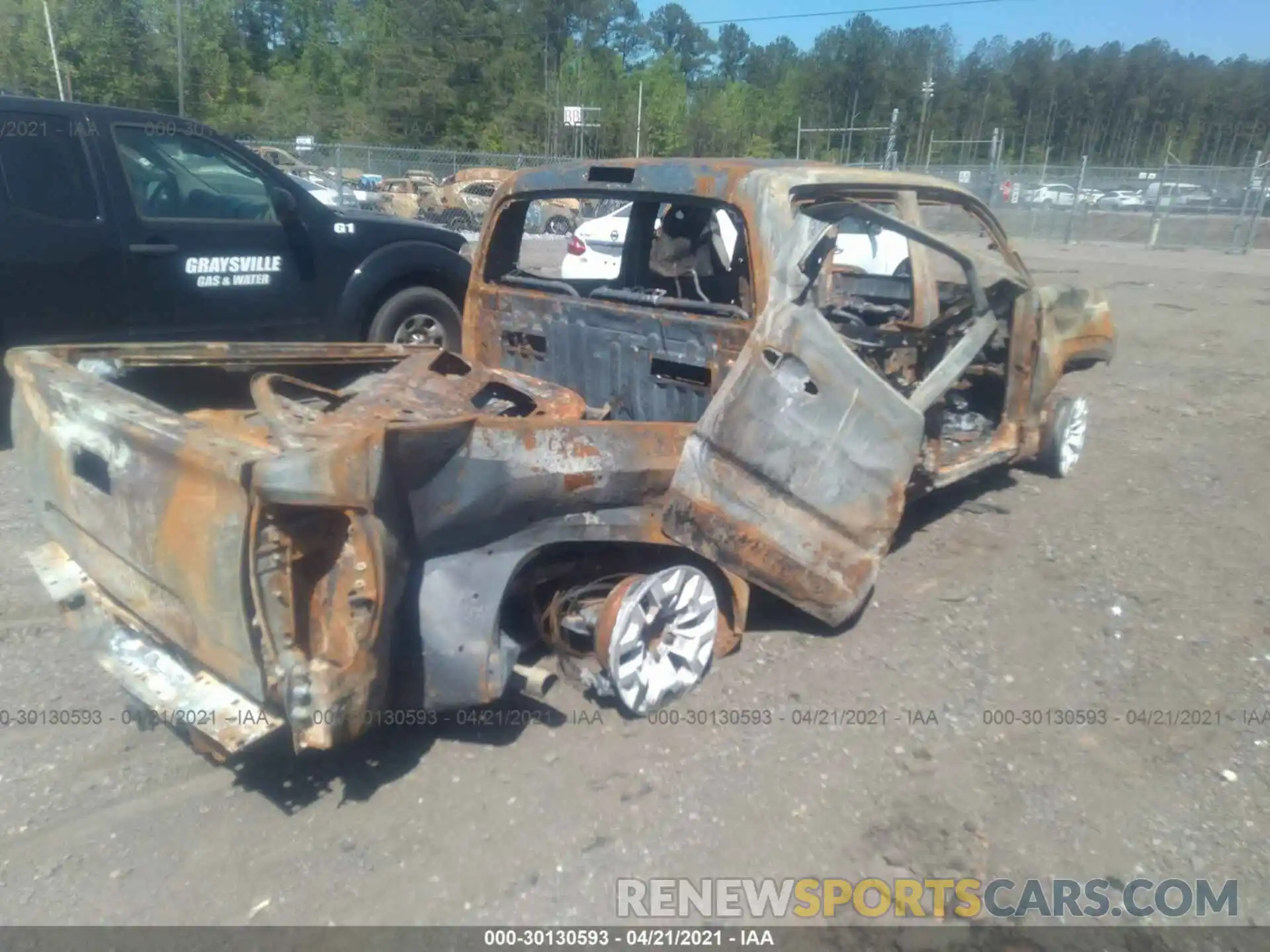 4 Photograph of a damaged car 5TFCZ5AN7KX172398 TOYOTA TACOMA 4WD 2019