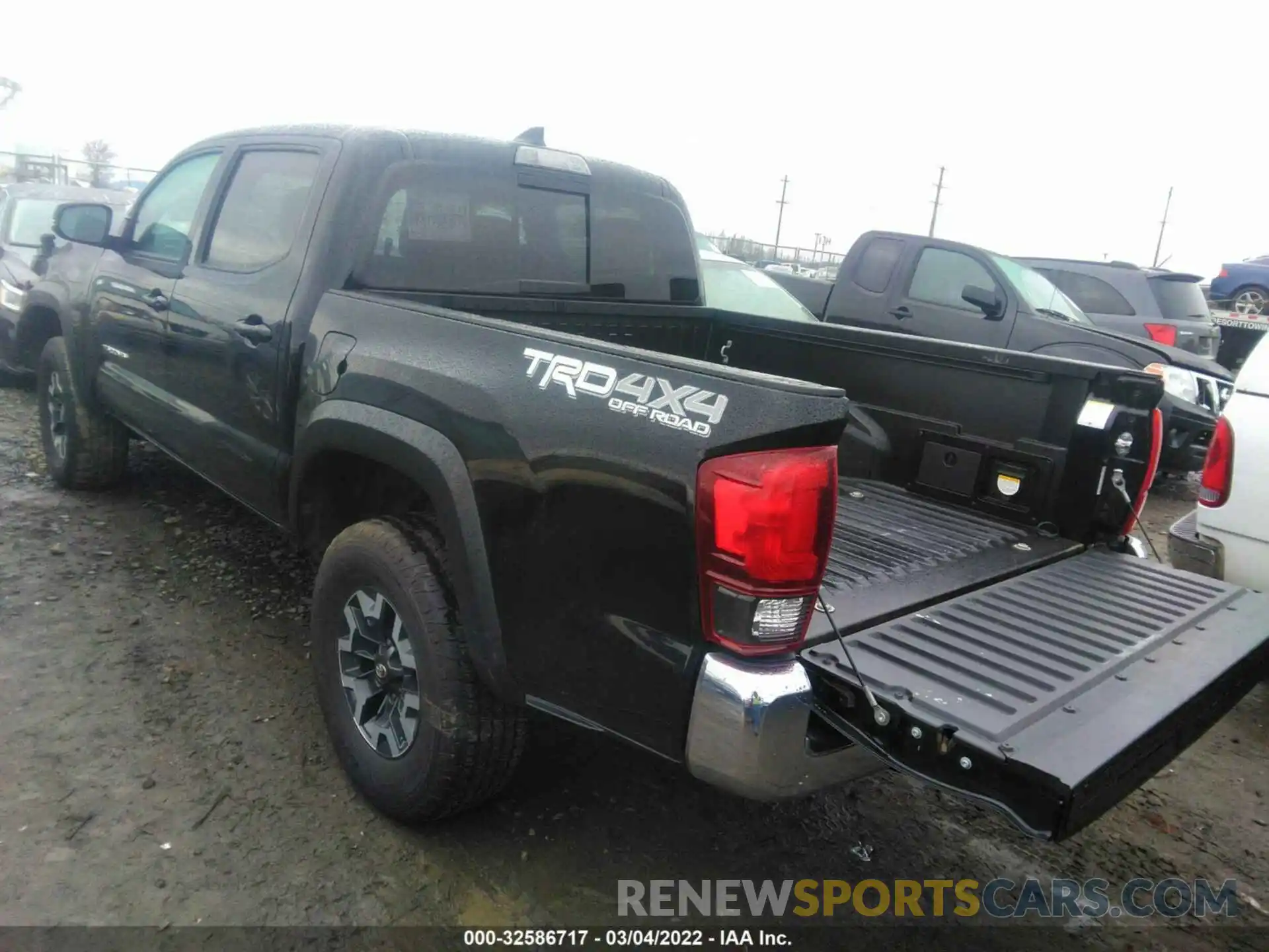 3 Photograph of a damaged car 5TFCZ5AN8KX176752 TOYOTA TACOMA 4WD 2019