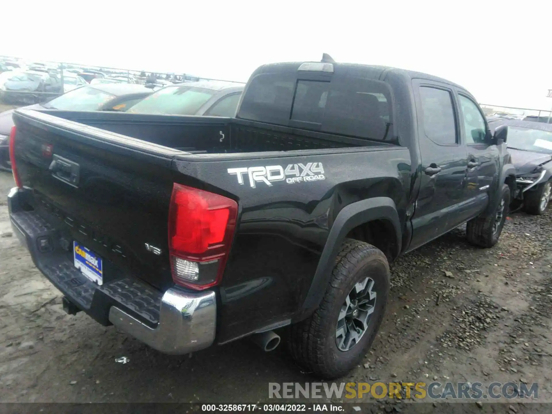 4 Photograph of a damaged car 5TFCZ5AN8KX176752 TOYOTA TACOMA 4WD 2019