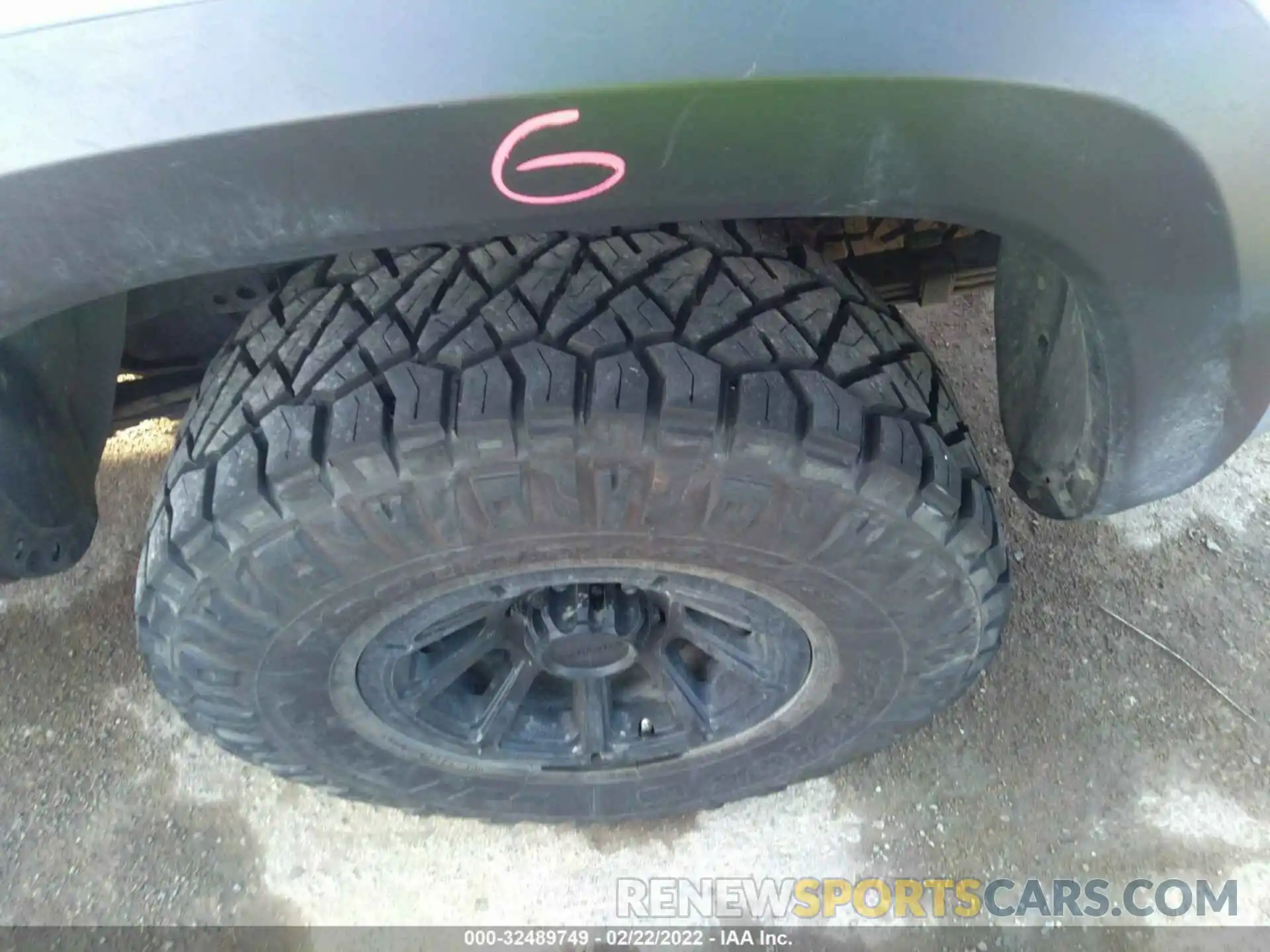 13 Photograph of a damaged car 5TFCZ5AN8KX199612 TOYOTA TACOMA 4WD 2019