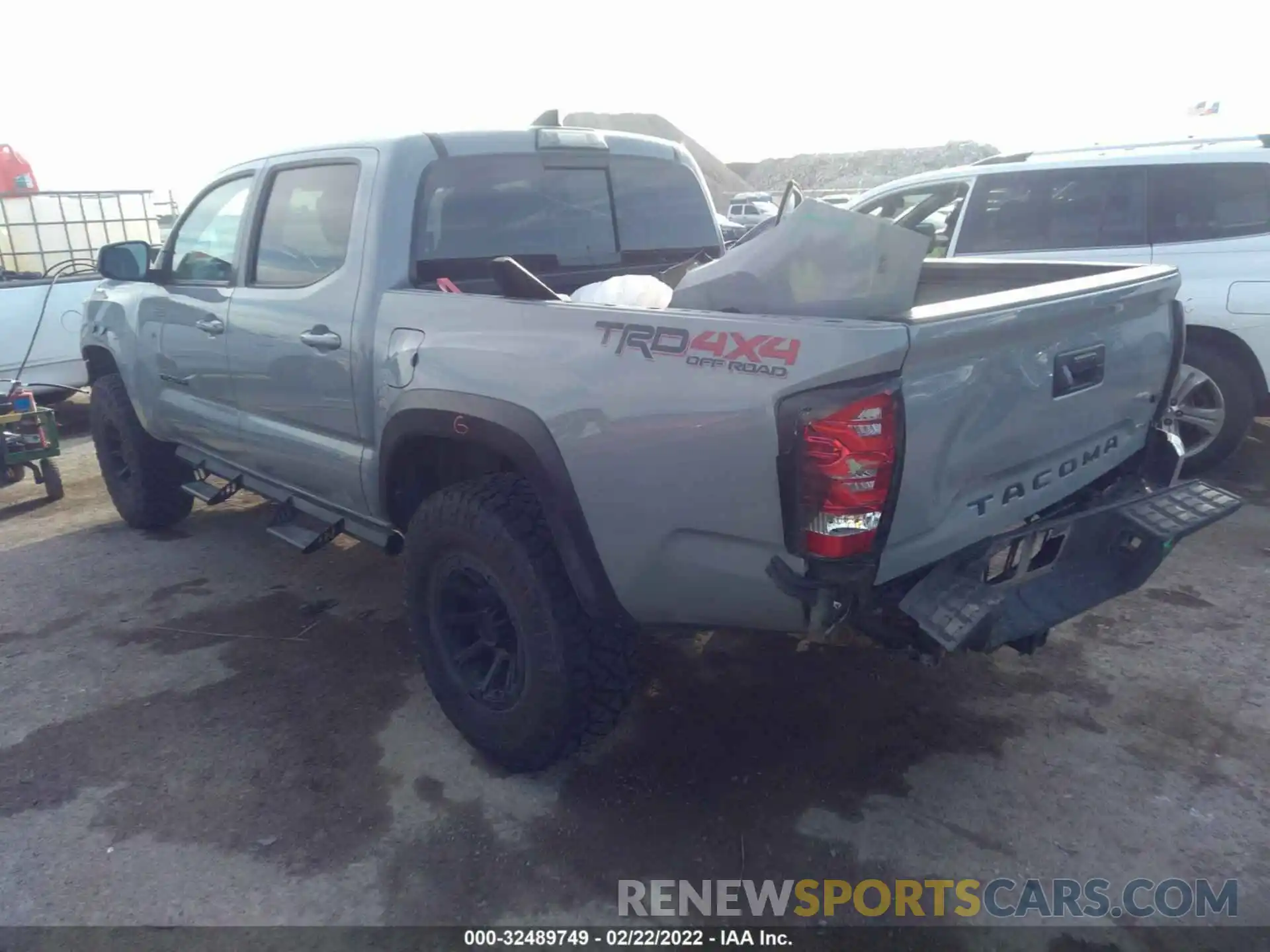 3 Photograph of a damaged car 5TFCZ5AN8KX199612 TOYOTA TACOMA 4WD 2019