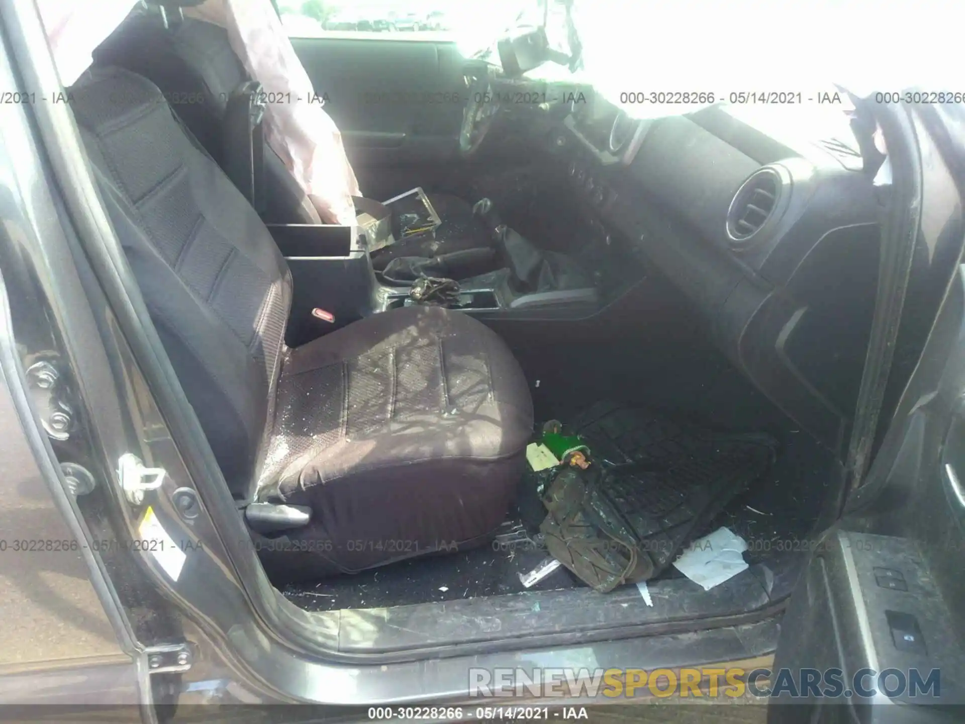 5 Photograph of a damaged car 5TFCZ5ANXKX174078 TOYOTA TACOMA 4WD 2019