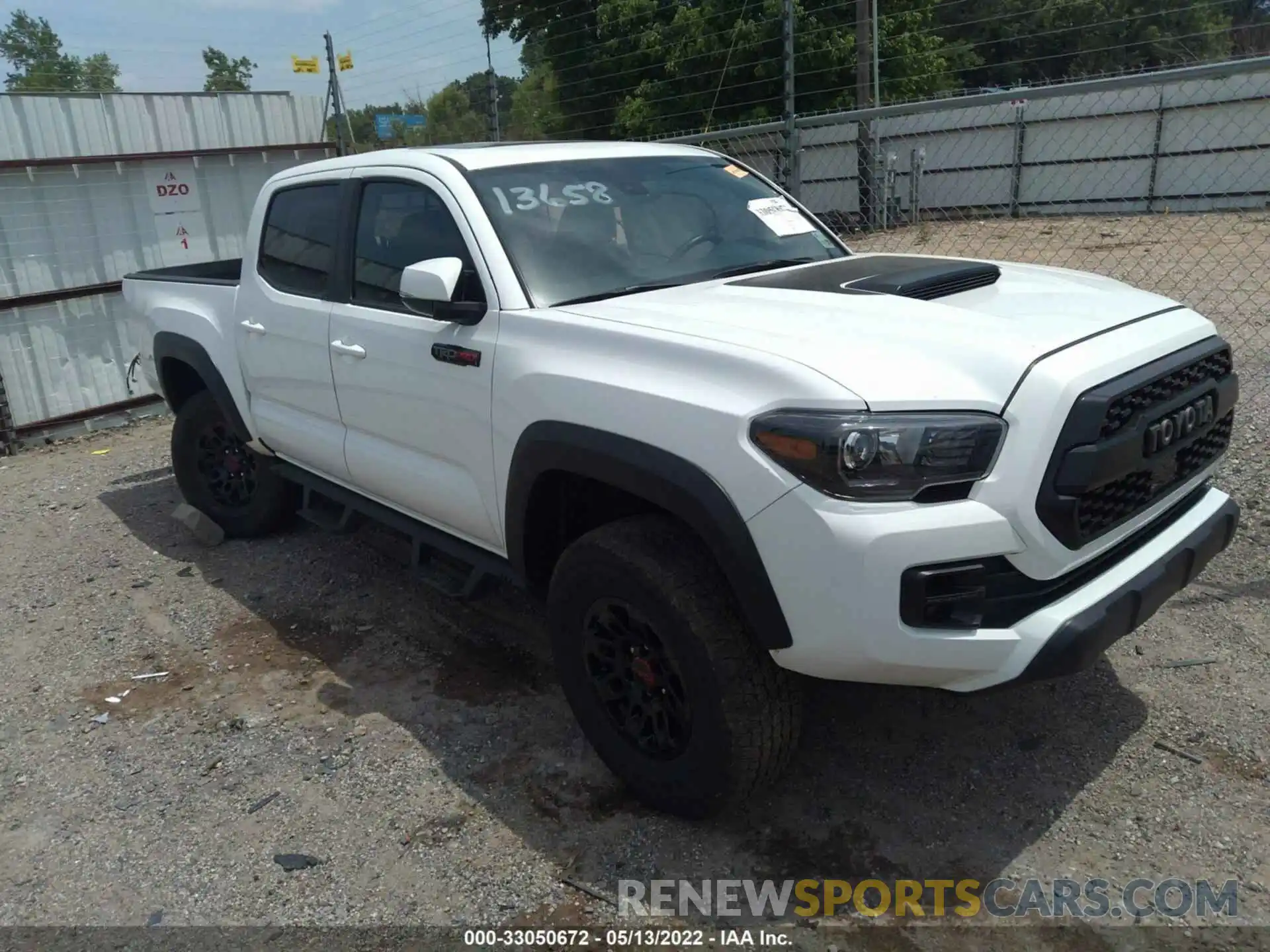 1 Photograph of a damaged car 5TFCZ5ANXKX197067 TOYOTA TACOMA 4WD 2019