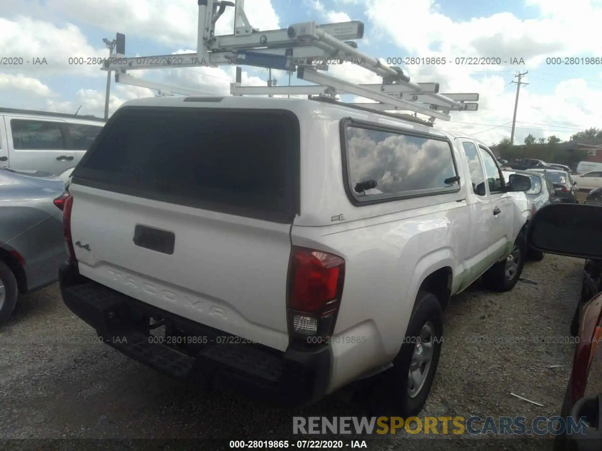 4 Photograph of a damaged car 5TFSX5EN4KX063750 TOYOTA TACOMA 4WD 2019