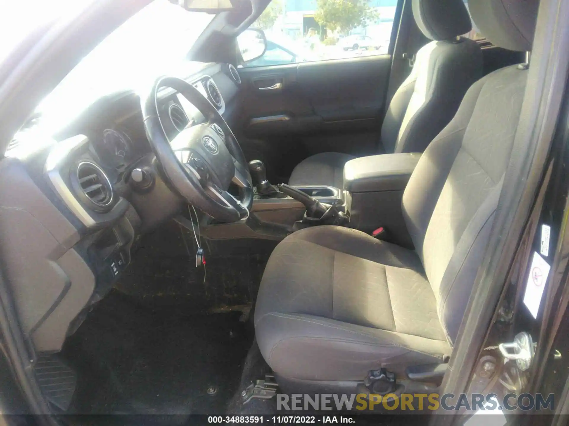 5 Photograph of a damaged car 5TFSZ5AN6KX169097 TOYOTA TACOMA 4WD 2019