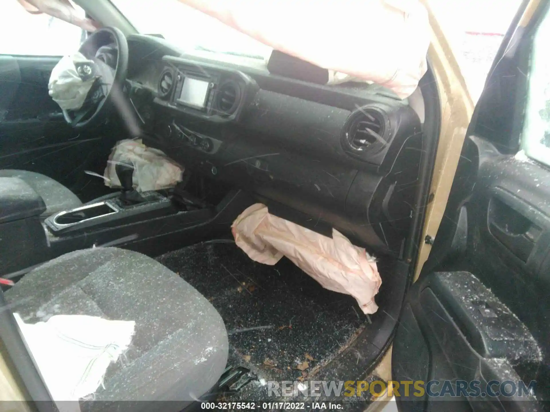 5 Photograph of a damaged car 5TFSZ5ANXKX189238 TOYOTA TACOMA 4WD 2019