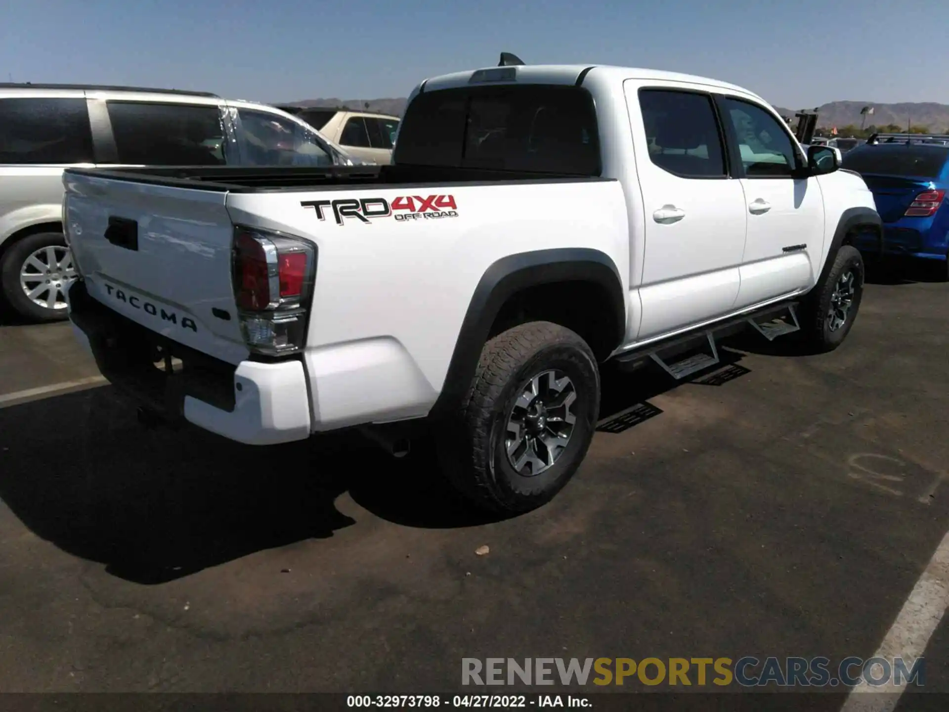 4 Photograph of a damaged car 3TMCZ5AN1LM356548 TOYOTA TACOMA 4WD 2020