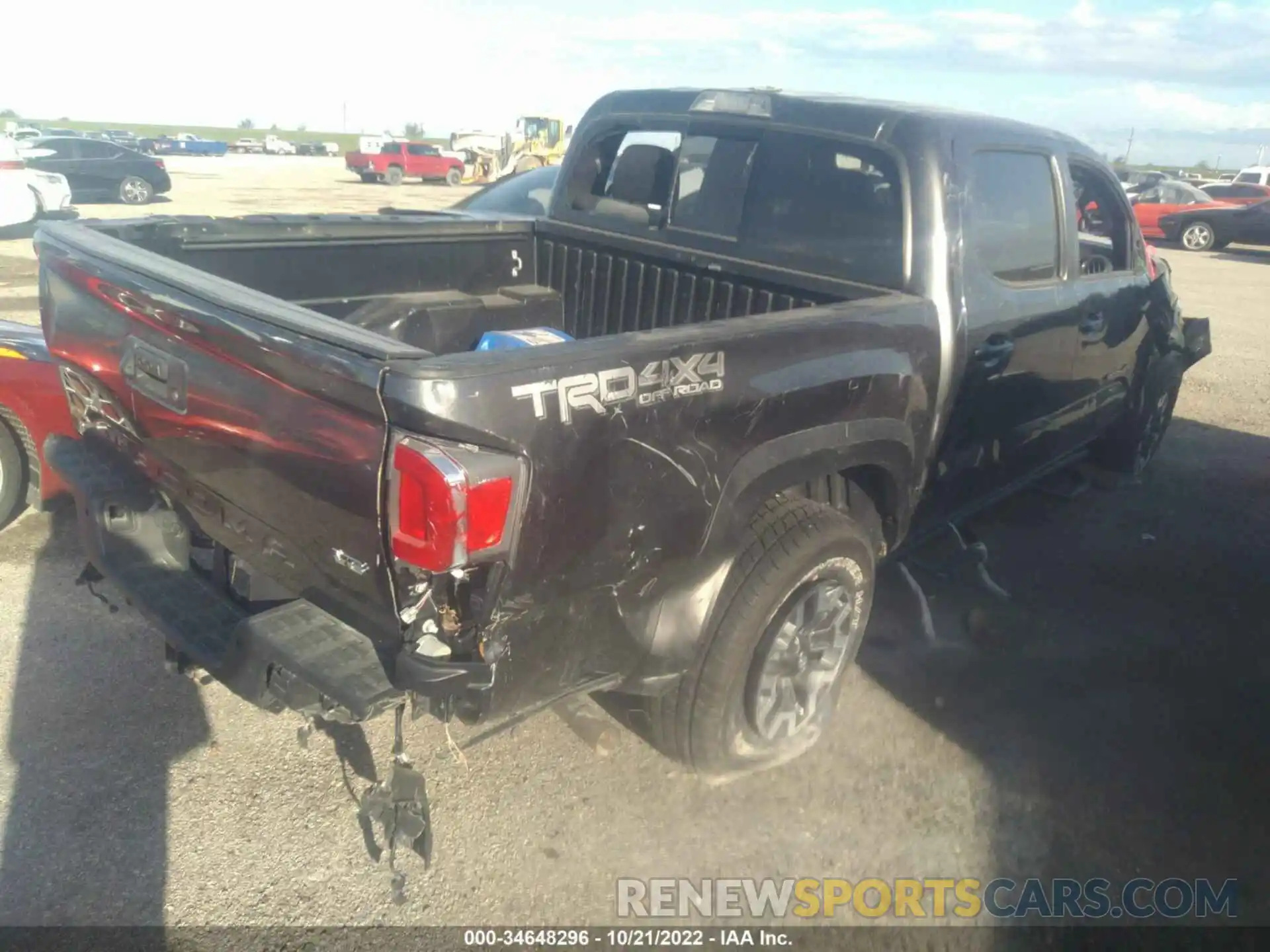 4 Photograph of a damaged car 3TMCZ5AN2LM309190 TOYOTA TACOMA 4WD 2020