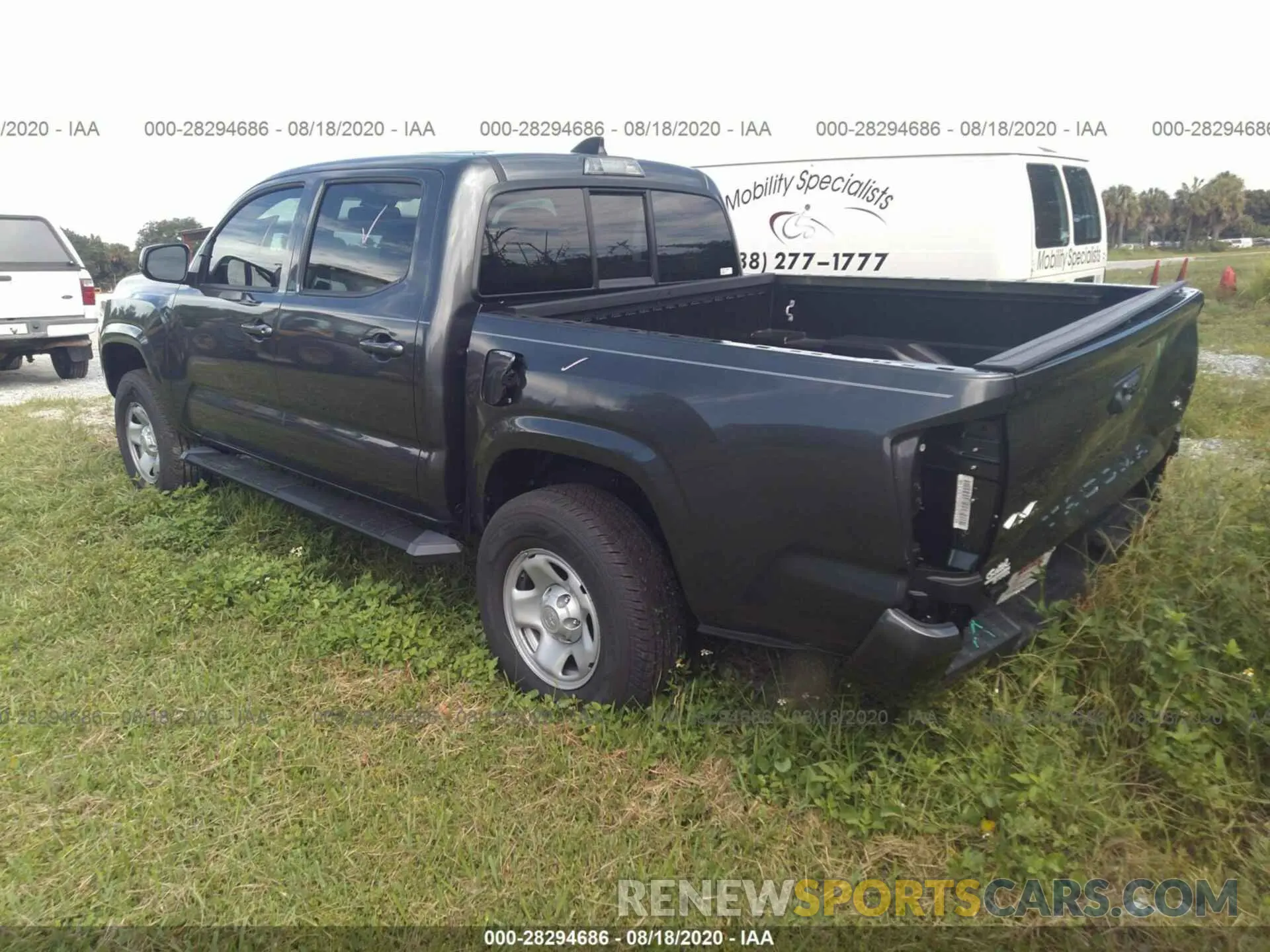 1 Photograph of a damaged car 3TMCZ5AN2LM348054 TOYOTA TACOMA 4WD 2020
