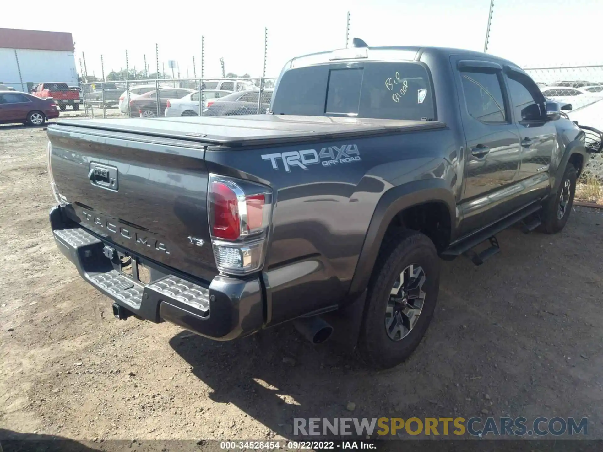 4 Photograph of a damaged car 3TMCZ5AN4LM369259 TOYOTA TACOMA 4WD 2020