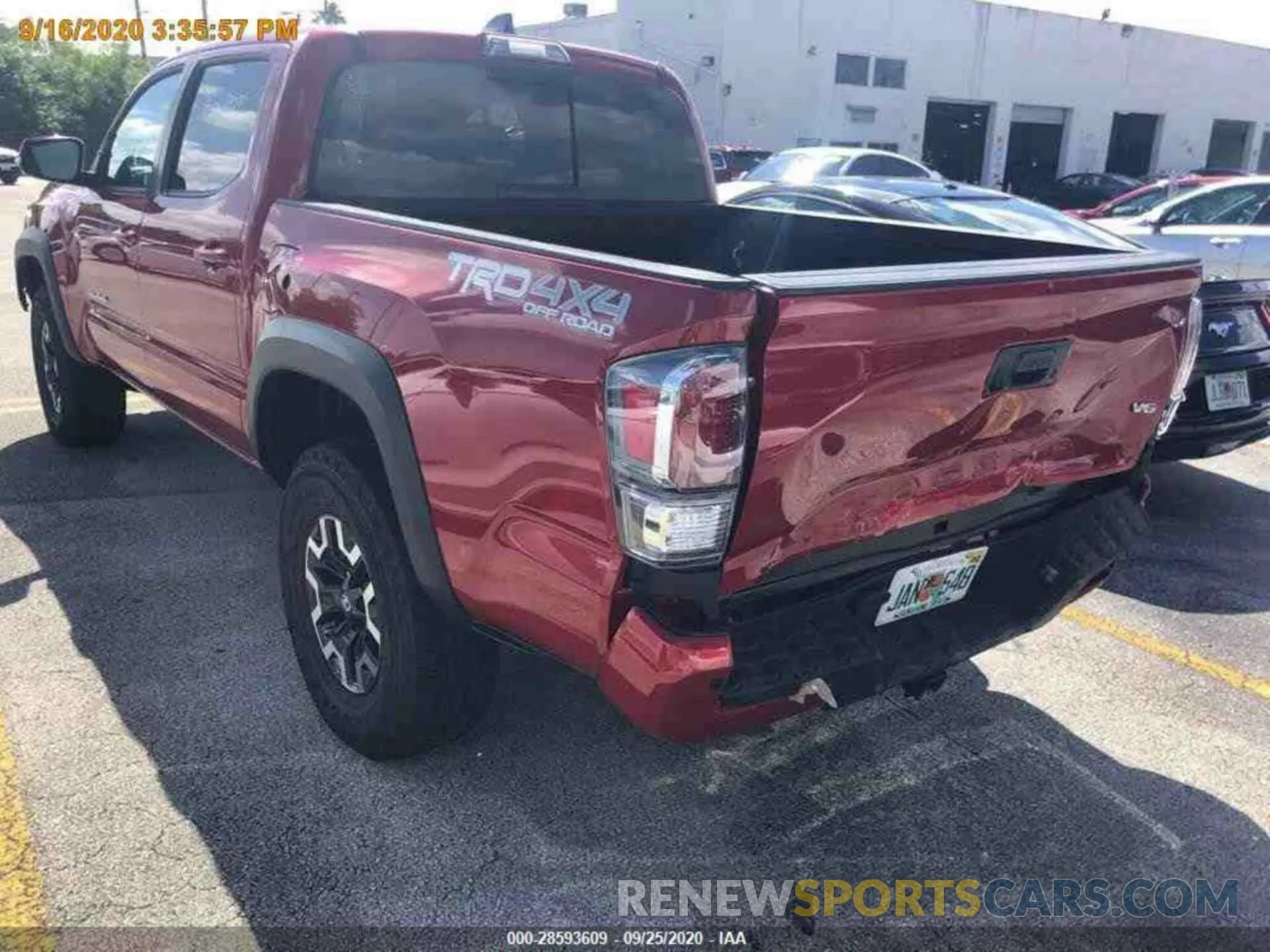 12 Photograph of a damaged car 3TMCZ5AN5LM319762 TOYOTA TACOMA 4WD 2020