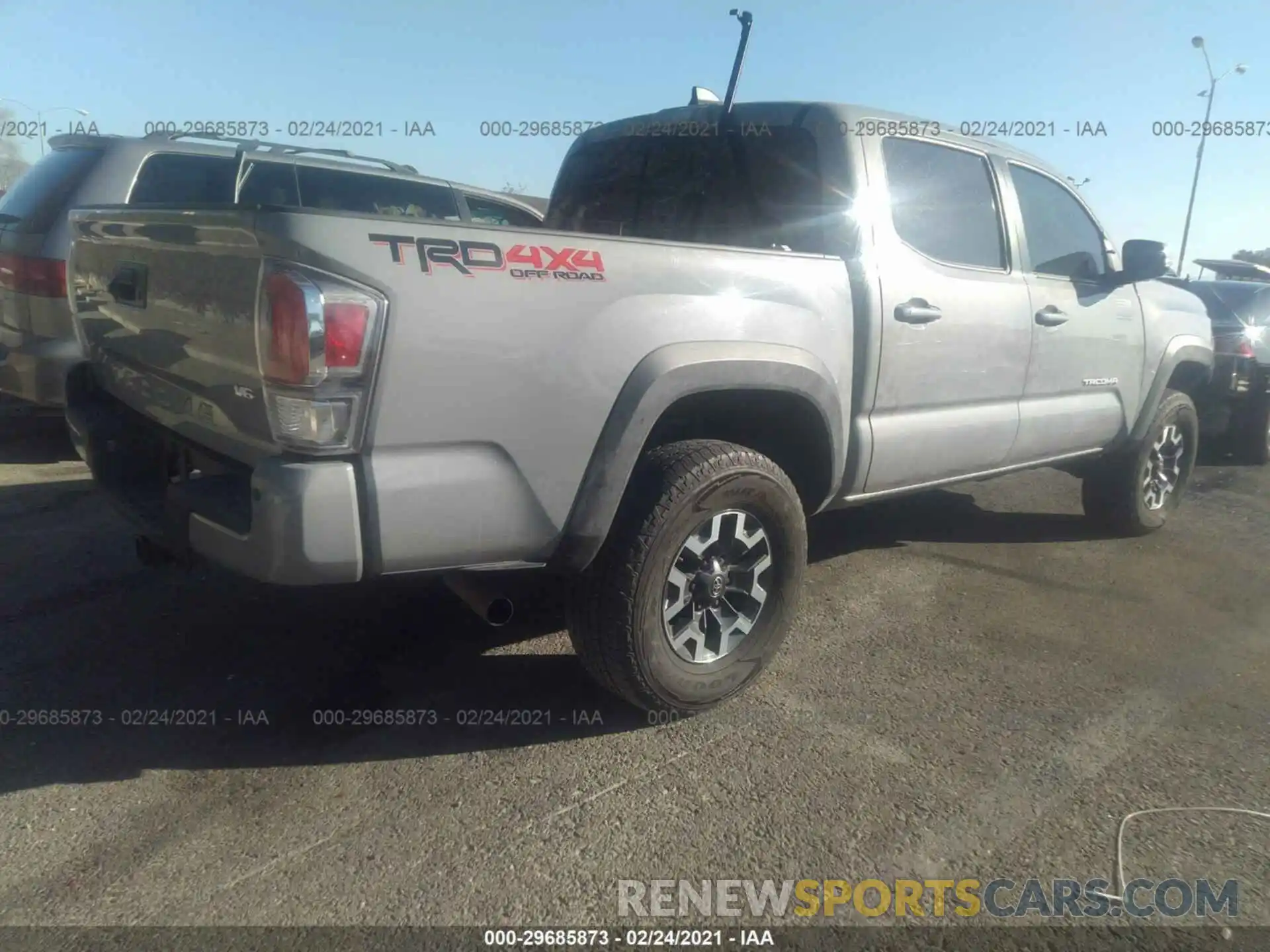 4 Photograph of a damaged car 3TMCZ5AN6LM347862 TOYOTA TACOMA 4WD 2020