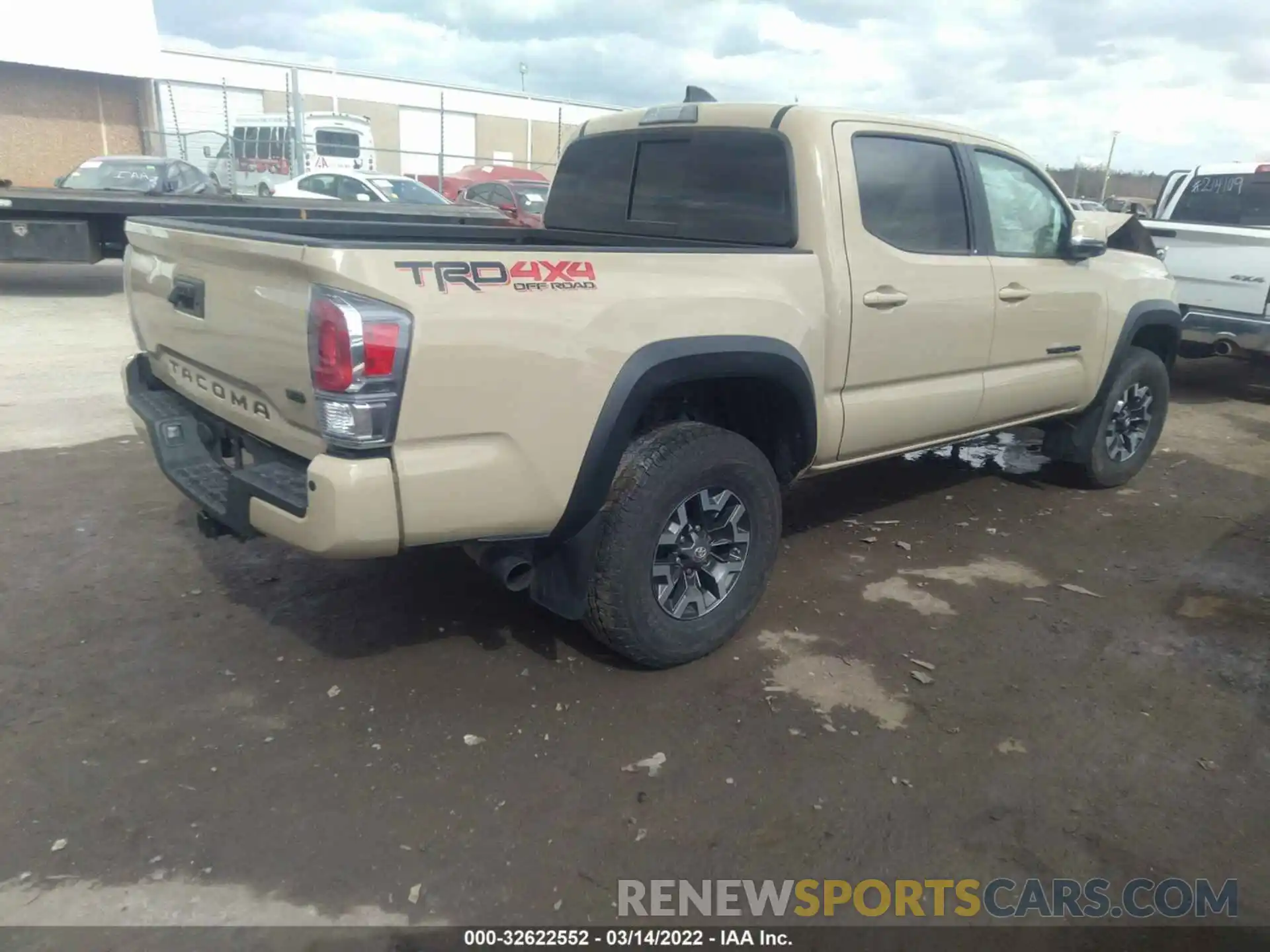 4 Photograph of a damaged car 3TMCZ5AN7LM289339 TOYOTA TACOMA 4WD 2020