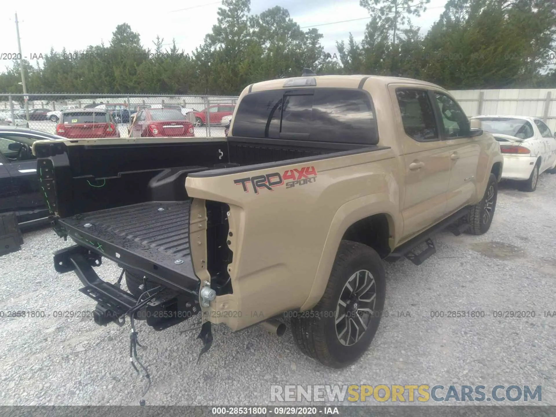 4 Photograph of a damaged car 3TMCZ5AN7LM355484 TOYOTA TACOMA 4WD 2020