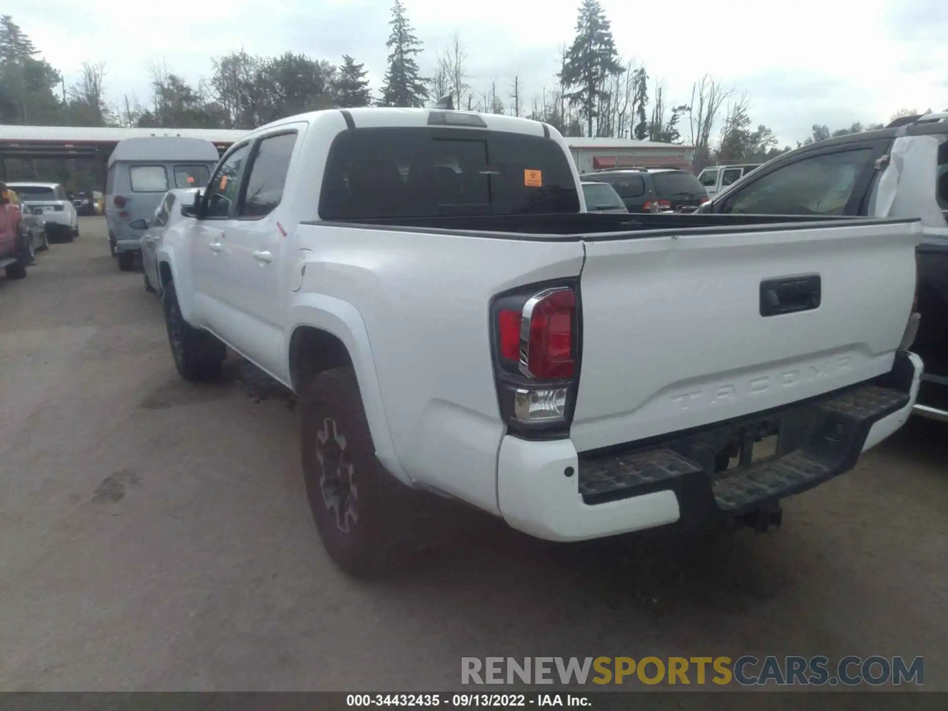 3 Photograph of a damaged car 3TMCZ5AN9LM340372 TOYOTA TACOMA 4WD 2020