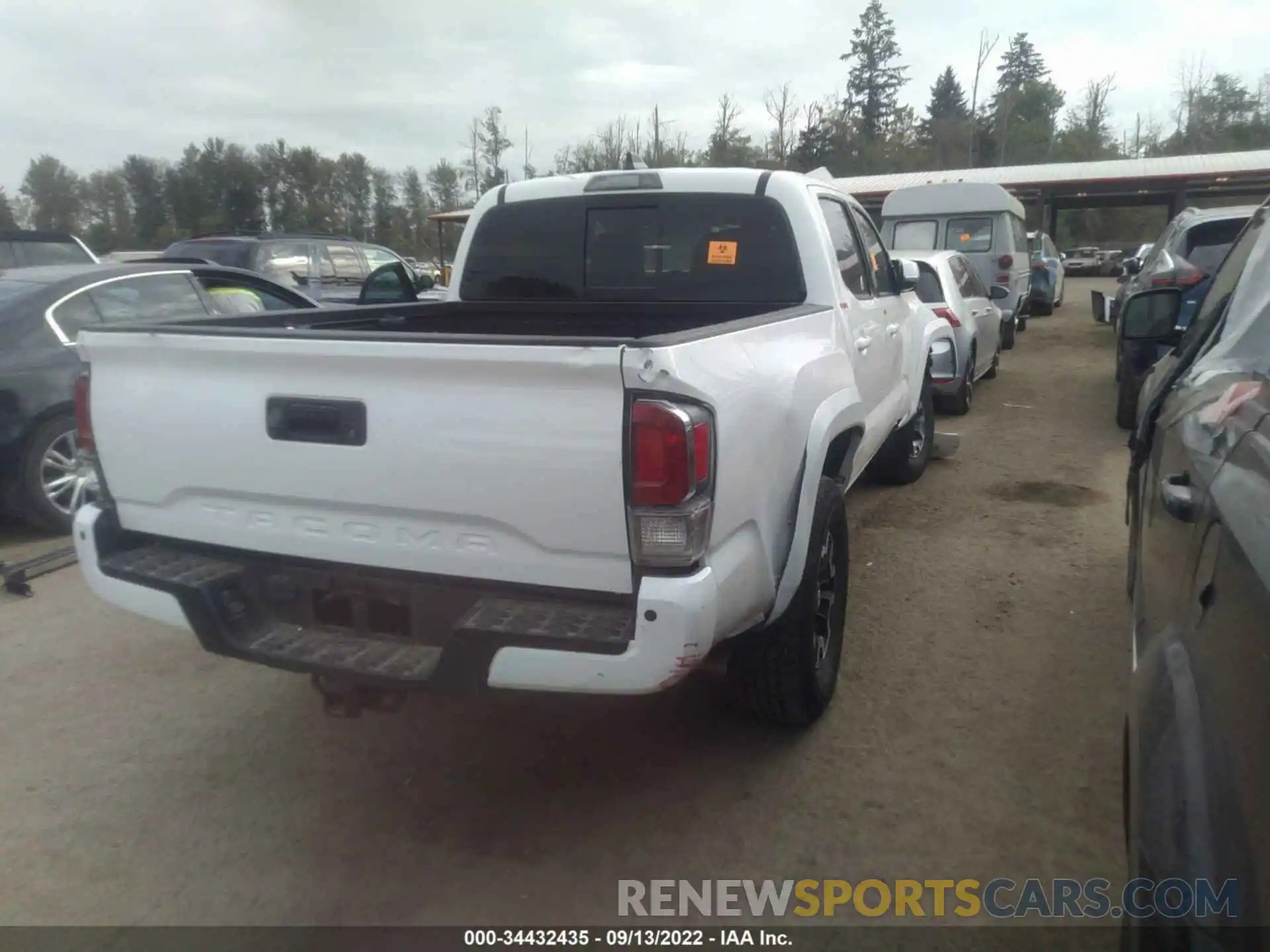 4 Photograph of a damaged car 3TMCZ5AN9LM340372 TOYOTA TACOMA 4WD 2020