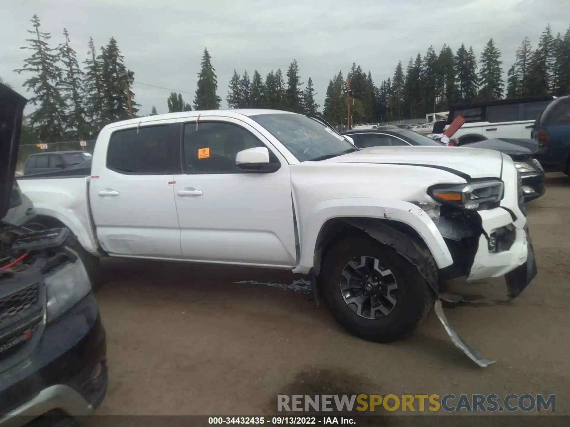 6 Photograph of a damaged car 3TMCZ5AN9LM340372 TOYOTA TACOMA 4WD 2020