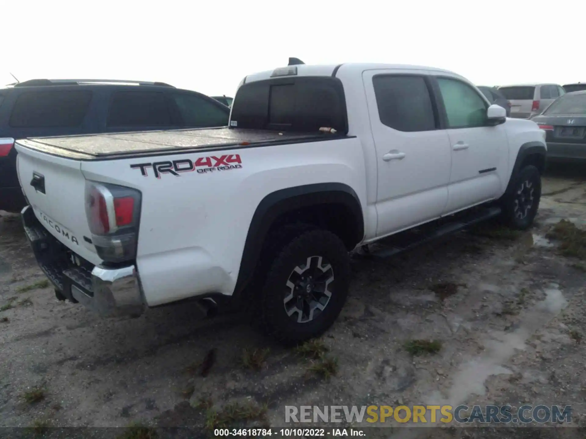 4 Photograph of a damaged car 3TYCZ5AN0LT003397 TOYOTA TACOMA 4WD 2020