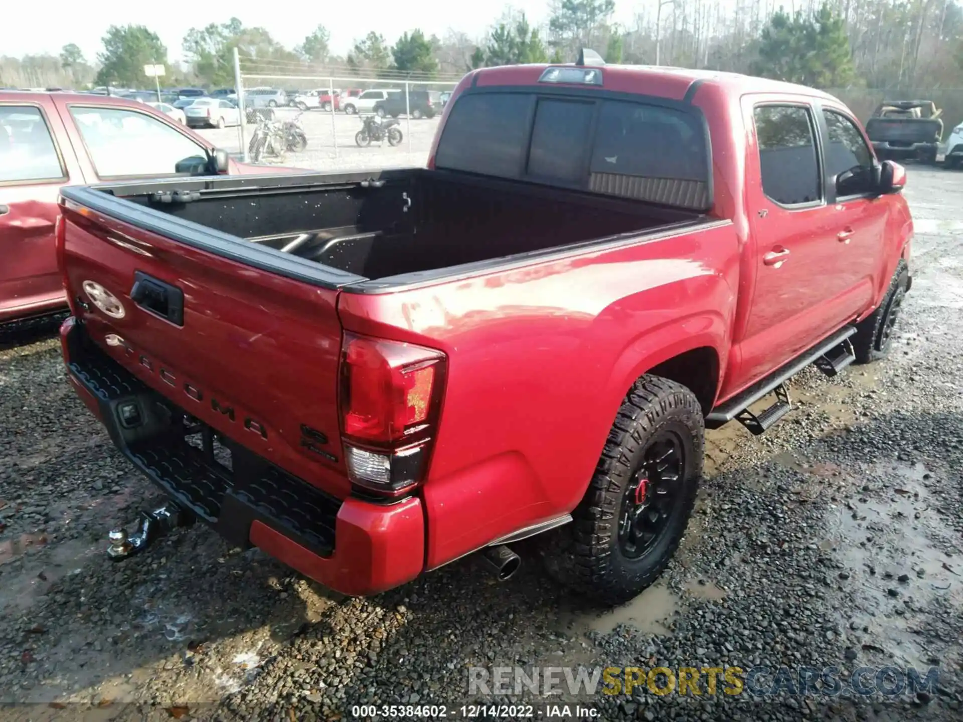 4 Photograph of a damaged car 3TYCZ5AN2LT003112 TOYOTA TACOMA 4WD 2020