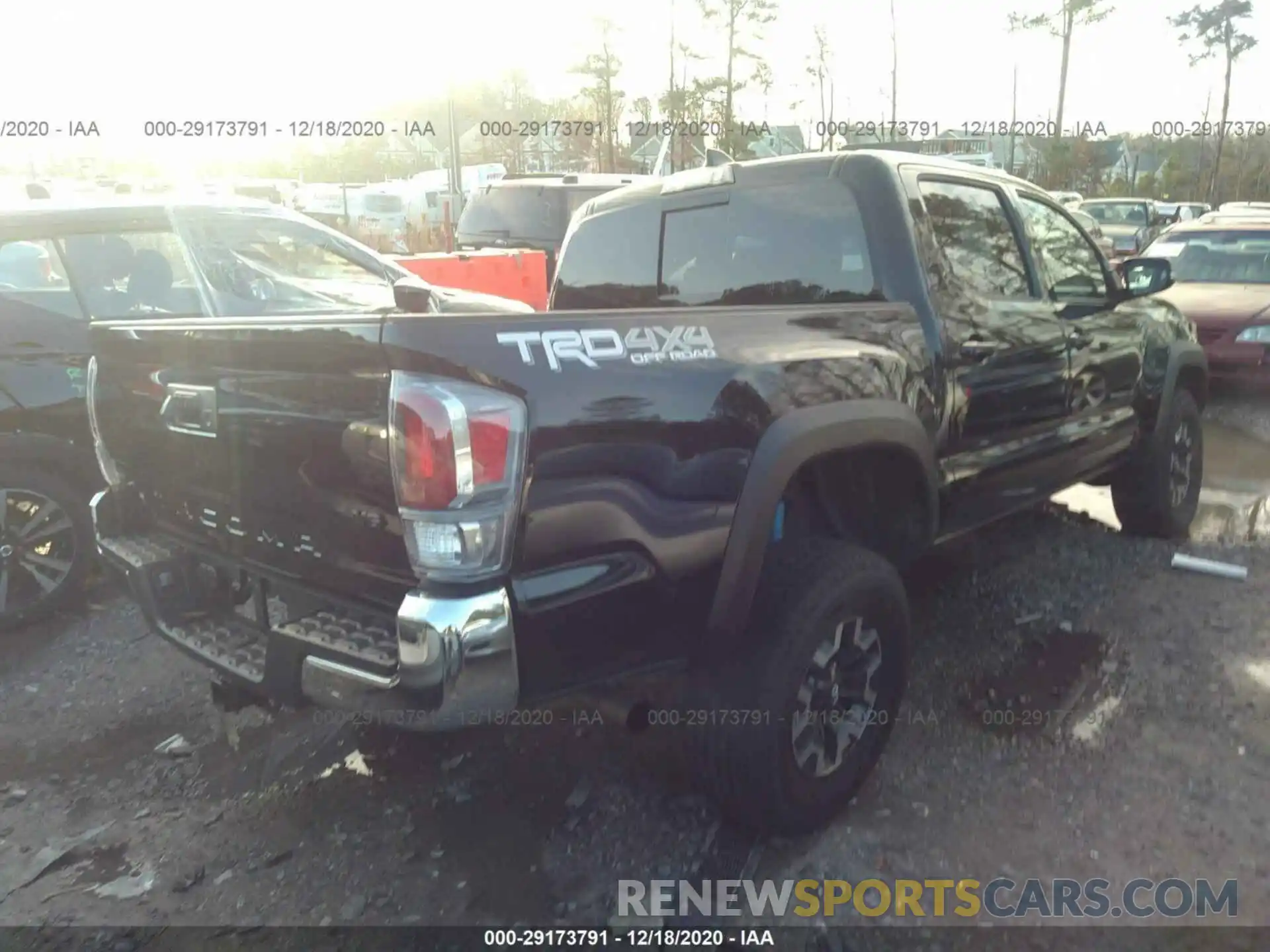 4 Photograph of a damaged car 3TYCZ5ANXLT006551 TOYOTA TACOMA 4WD 2020