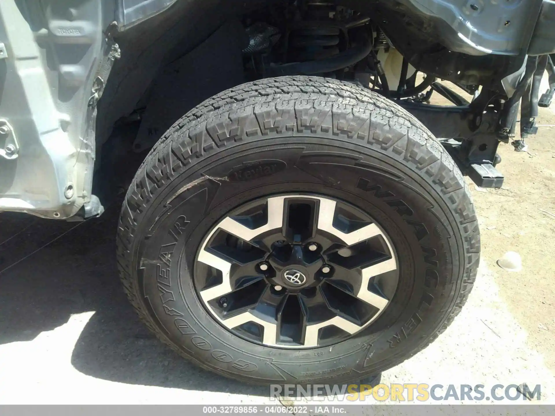 14 Photograph of a damaged car 5TFCZ5AN2LX231309 TOYOTA TACOMA 4WD 2020