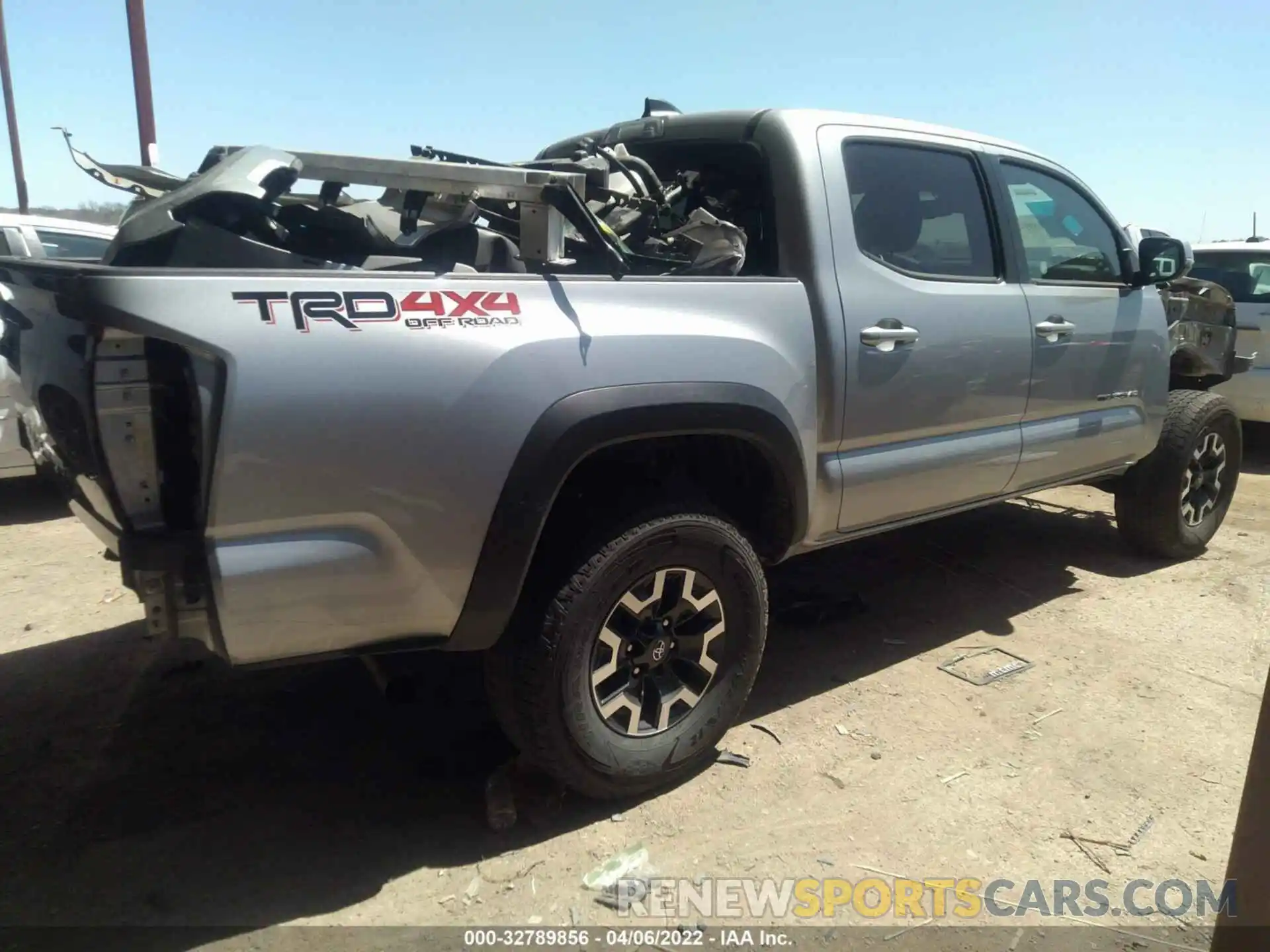 4 Photograph of a damaged car 5TFCZ5AN2LX231309 TOYOTA TACOMA 4WD 2020