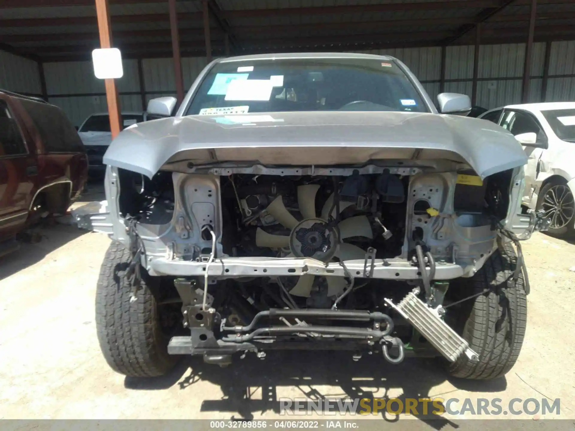 6 Photograph of a damaged car 5TFCZ5AN2LX231309 TOYOTA TACOMA 4WD 2020