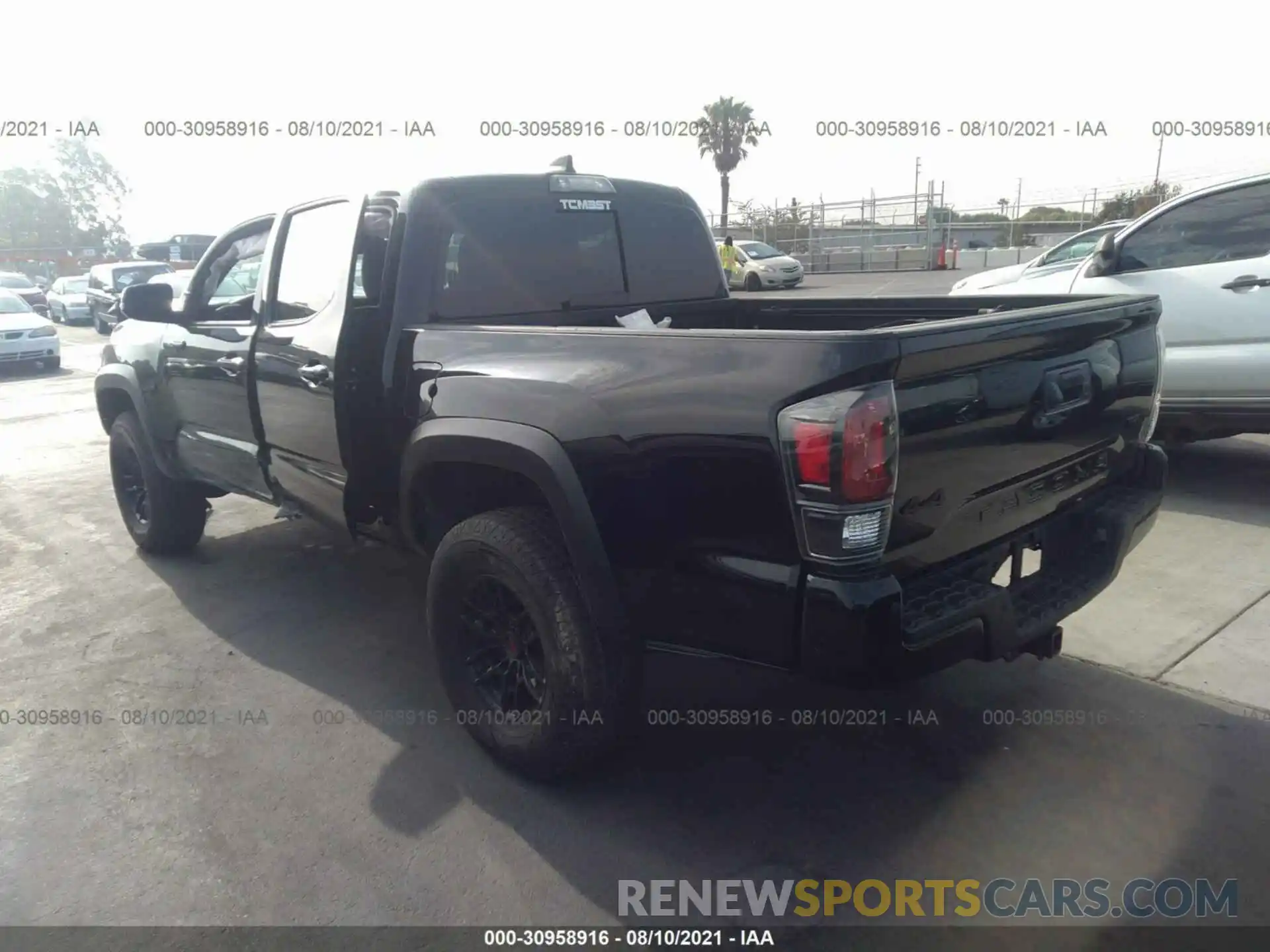 3 Photograph of a damaged car 5TFCZ5AN2LX233593 TOYOTA TACOMA 4WD 2020