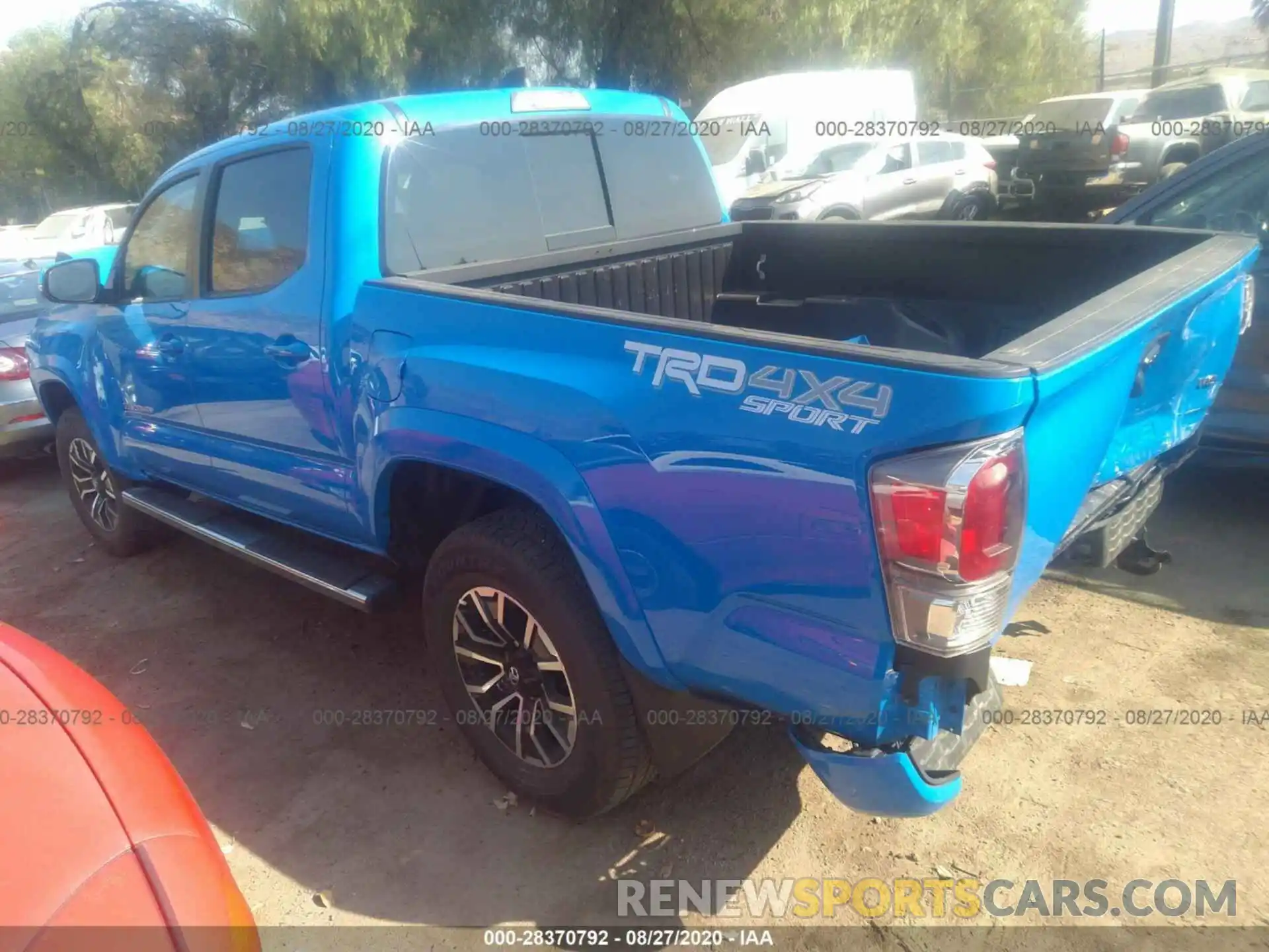 3 Photograph of a damaged car 5TFCZ5AN4LX216715 TOYOTA TACOMA 4WD 2020