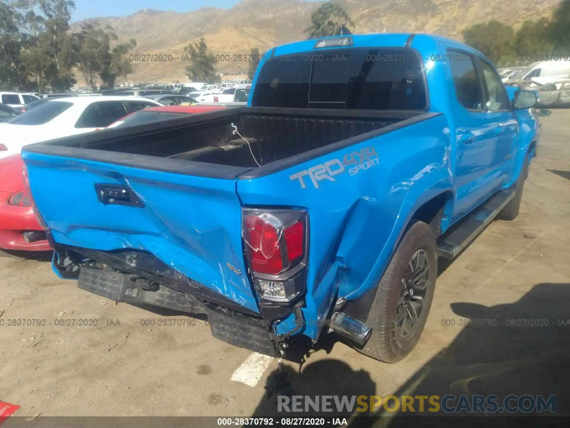 4 Photograph of a damaged car 5TFCZ5AN4LX216715 TOYOTA TACOMA 4WD 2020