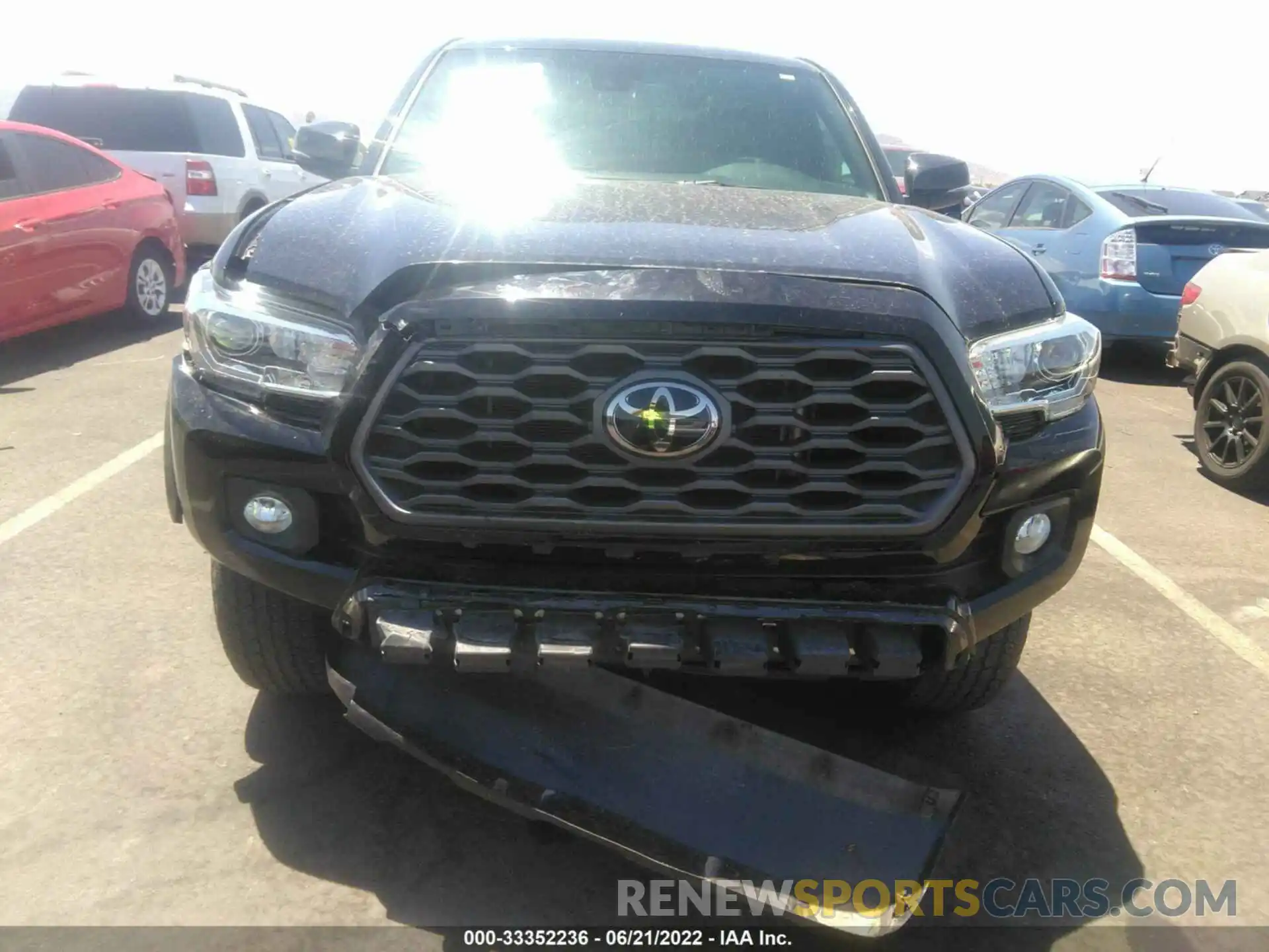 6 Photograph of a damaged car 5TFCZ5AN4LX239525 TOYOTA TACOMA 4WD 2020