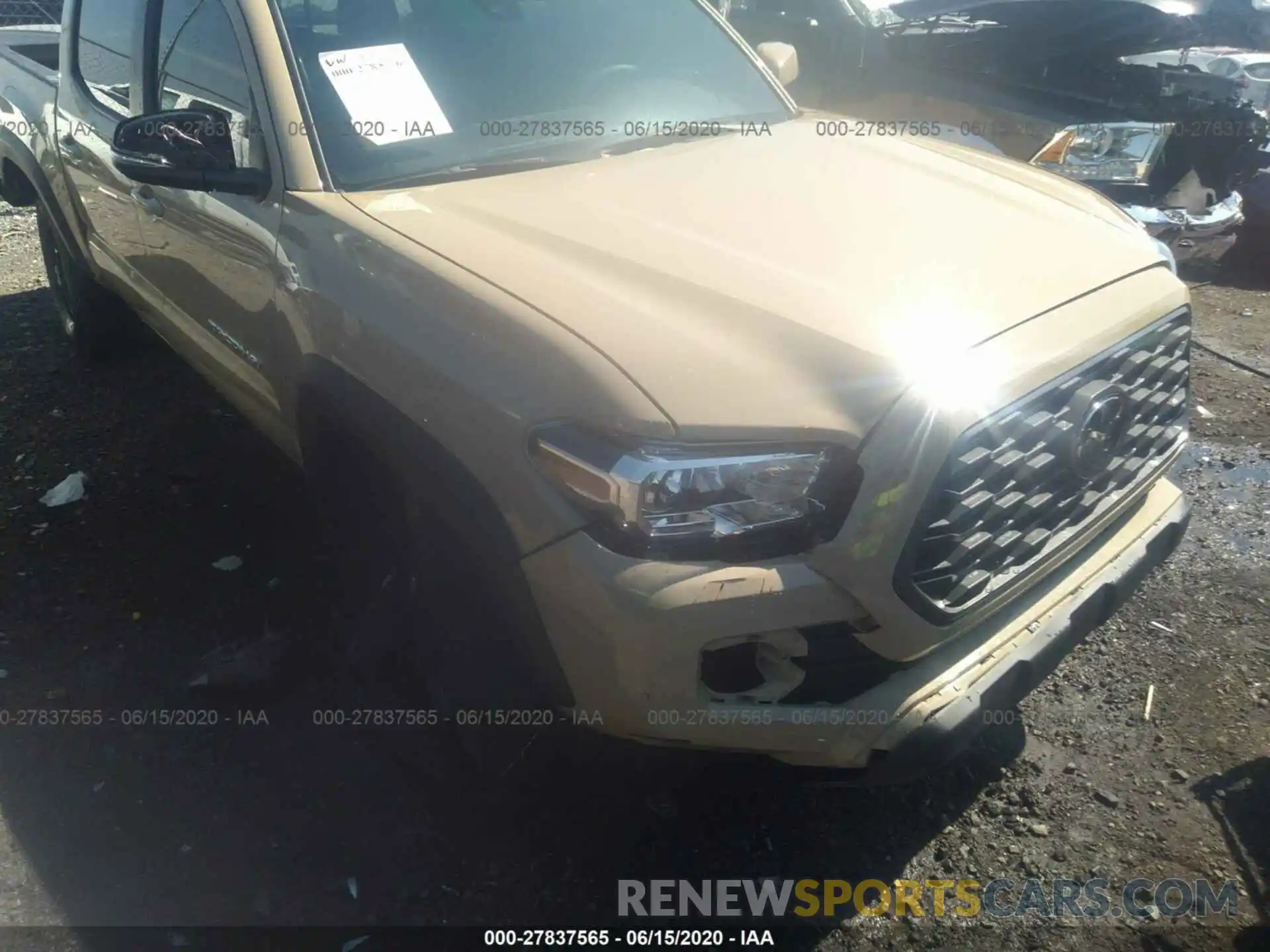 1 Photograph of a damaged car 5TFCZ5AN5LX232616 TOYOTA TACOMA 4WD 2020