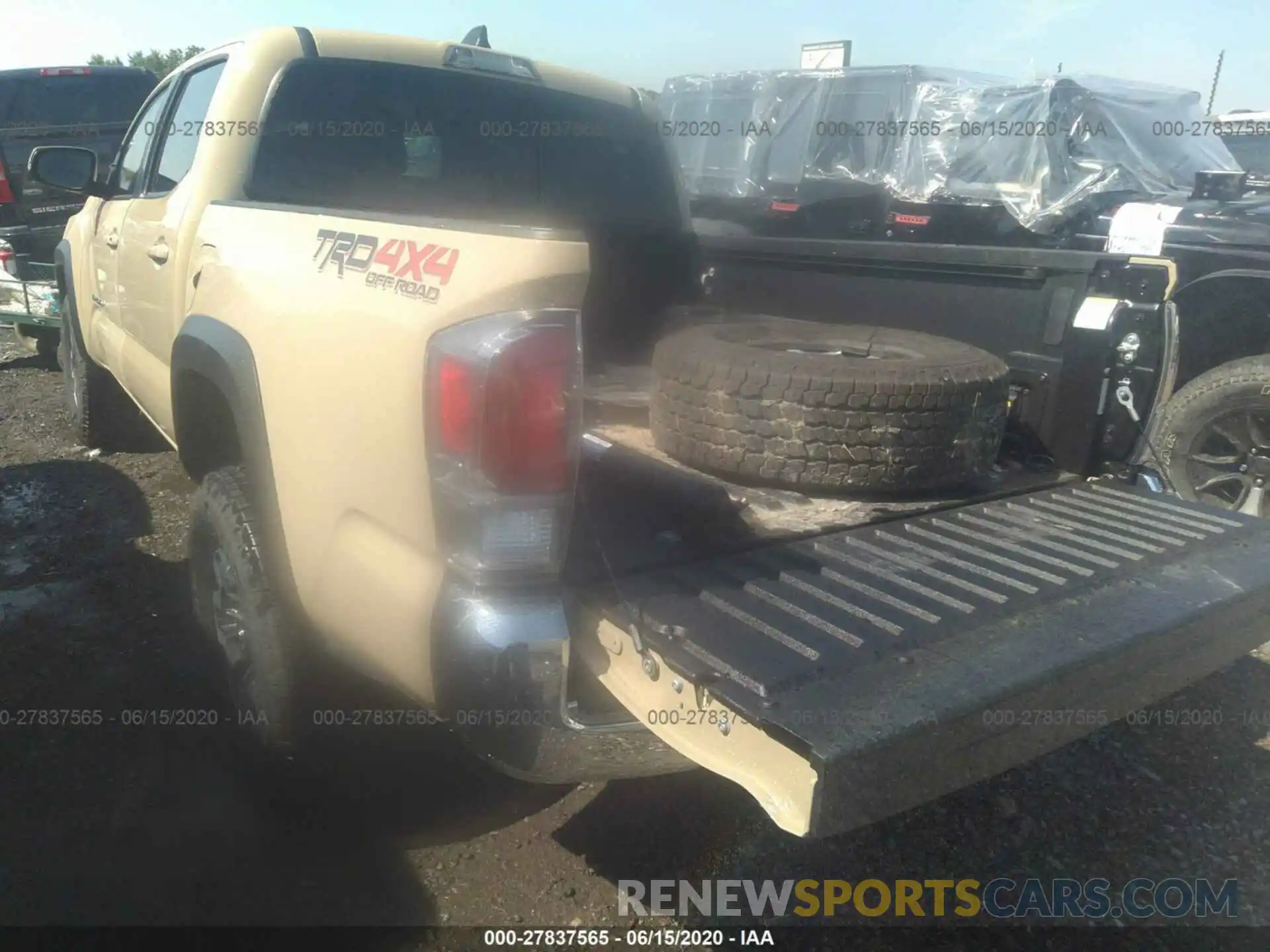 3 Photograph of a damaged car 5TFCZ5AN5LX232616 TOYOTA TACOMA 4WD 2020