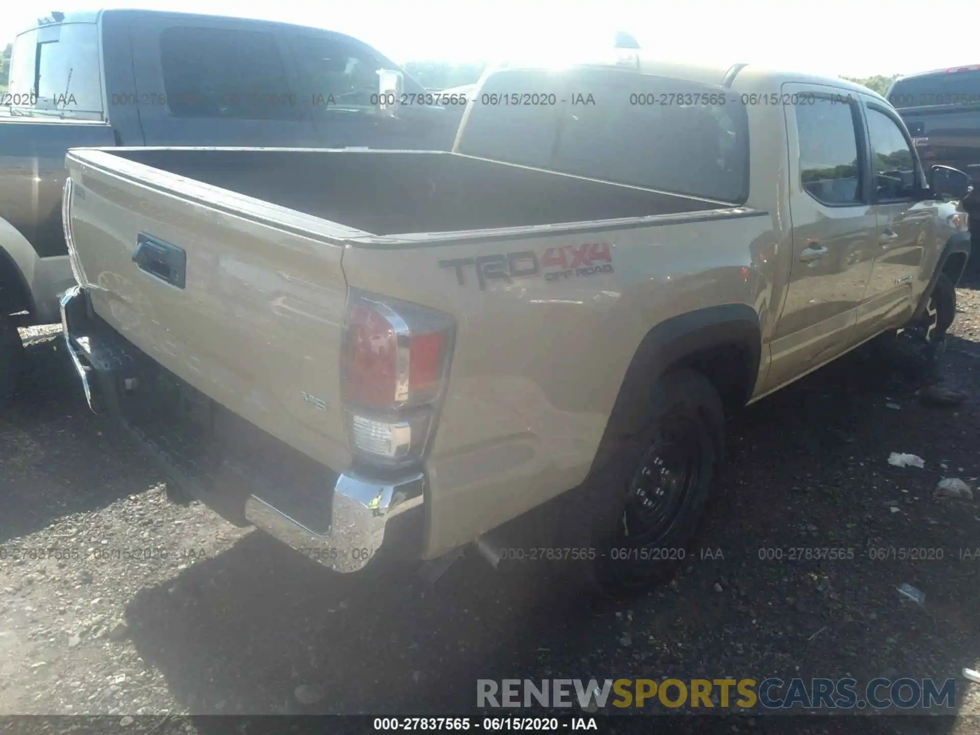 4 Photograph of a damaged car 5TFCZ5AN5LX232616 TOYOTA TACOMA 4WD 2020