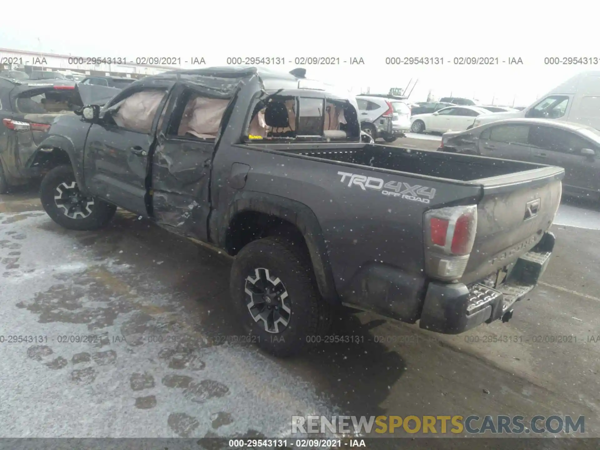 3 Photograph of a damaged car 5TFCZ5AN7LX213856 TOYOTA TACOMA 4WD 2020