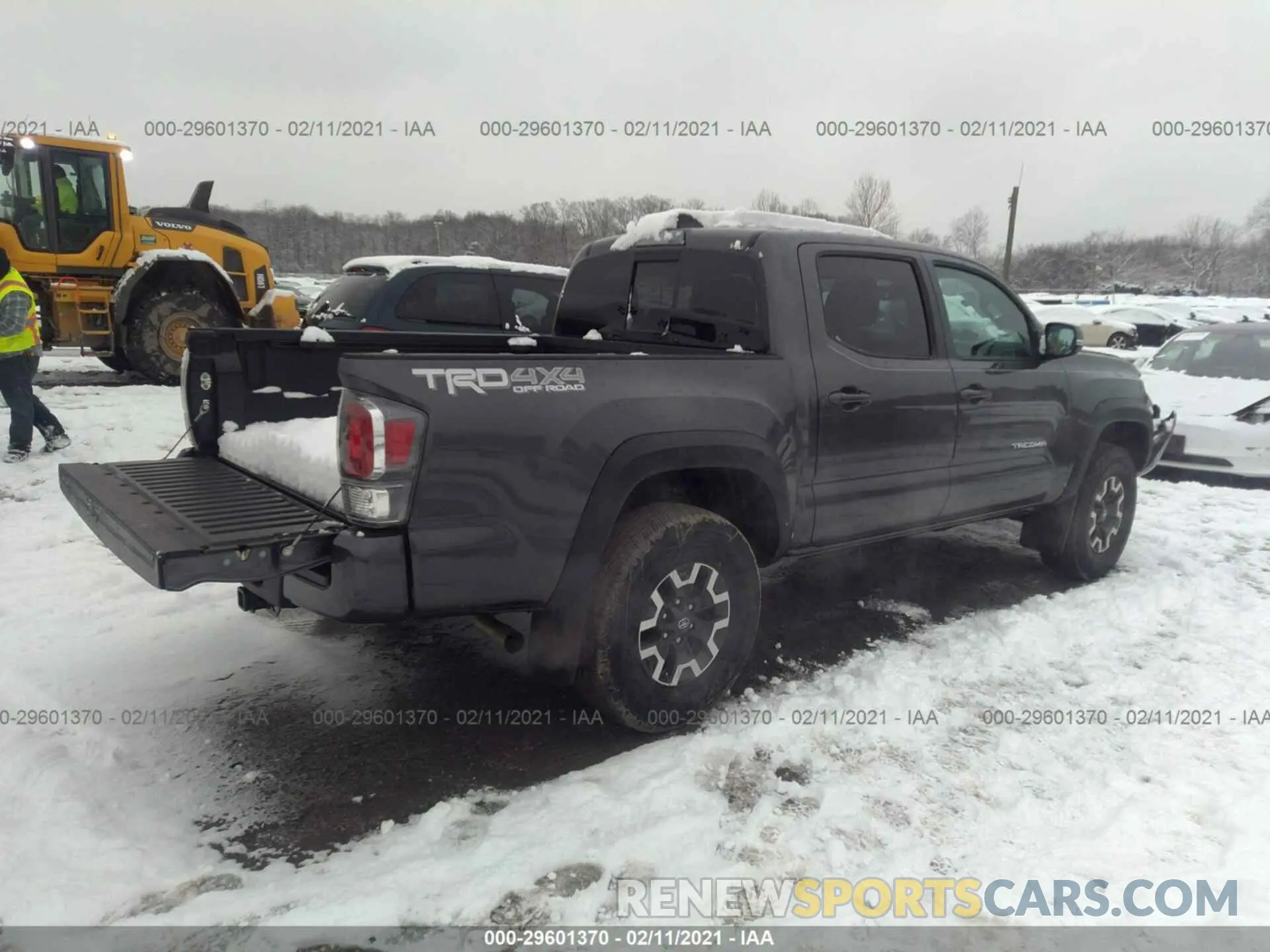 4 Photograph of a damaged car 5TFCZ5AN9LX225913 TOYOTA TACOMA 4WD 2020