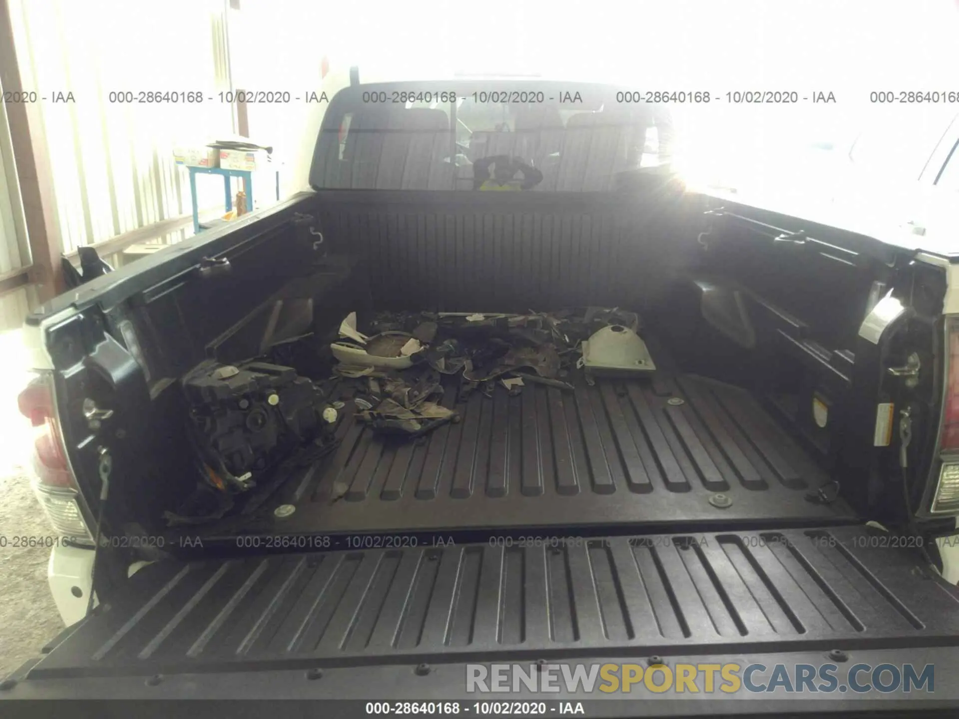 8 Photograph of a damaged car 5TFCZ5AN9LX229170 TOYOTA TACOMA 4WD 2020