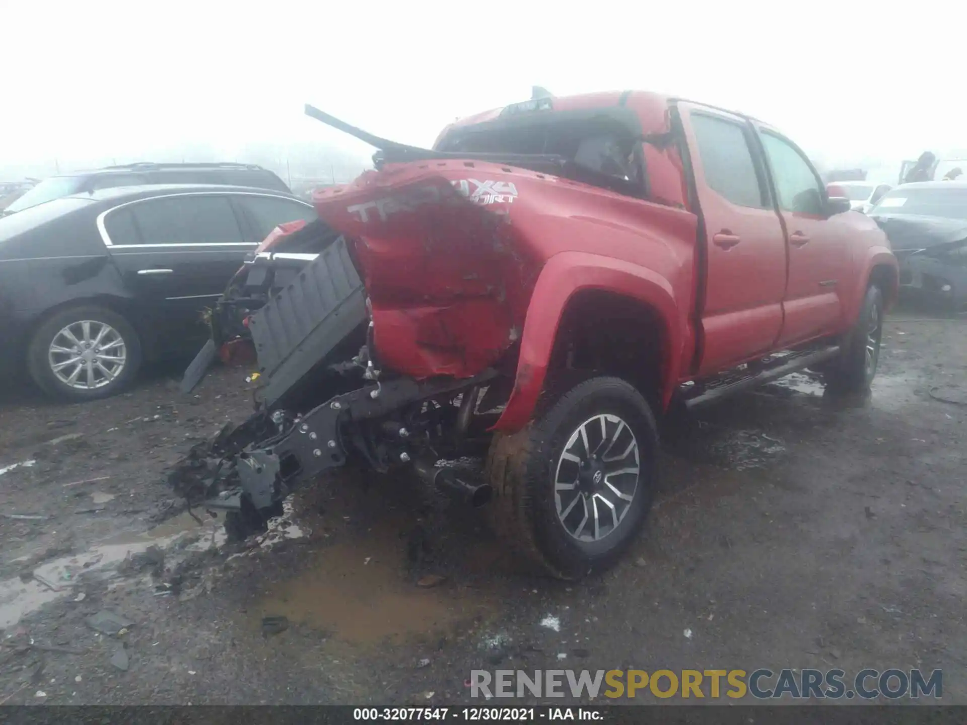 4 Photograph of a damaged car 3TMCZ5AN2MM437155 TOYOTA TACOMA 4WD 2021