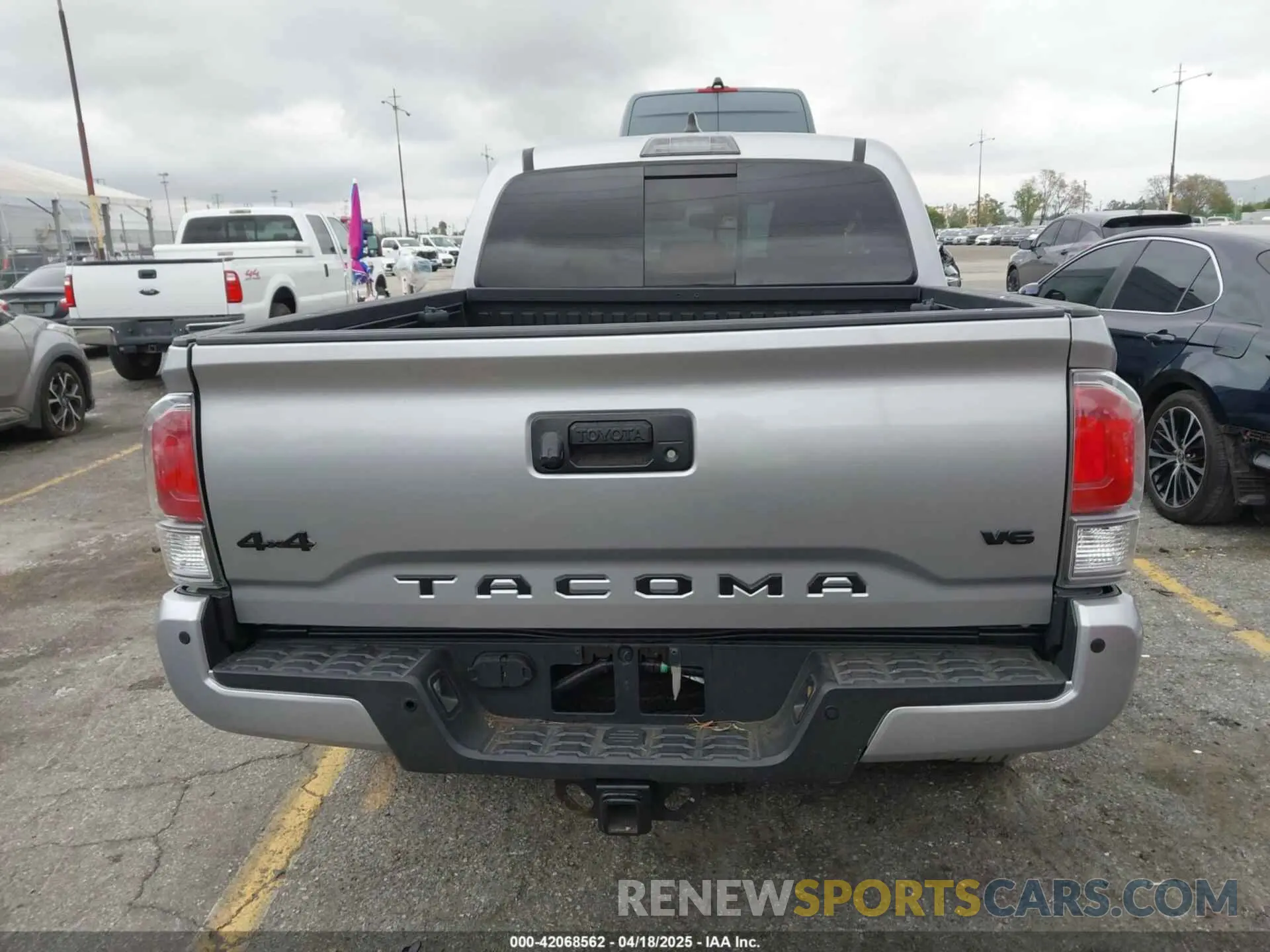 17 Photograph of a damaged car 3TMCZ5AN3MM374132 TOYOTA TACOMA 4WD 2021